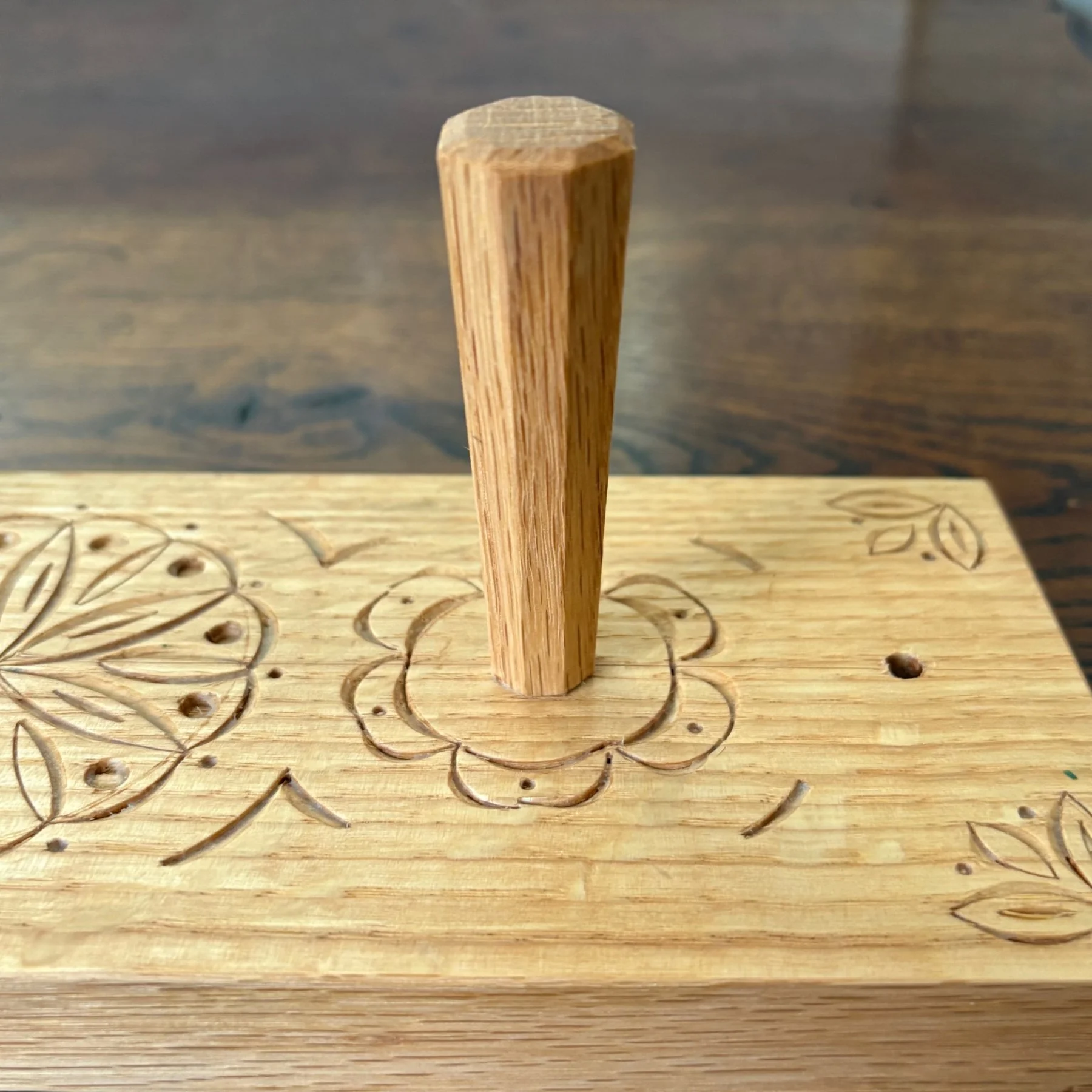 closeup of octagonal tapered peg