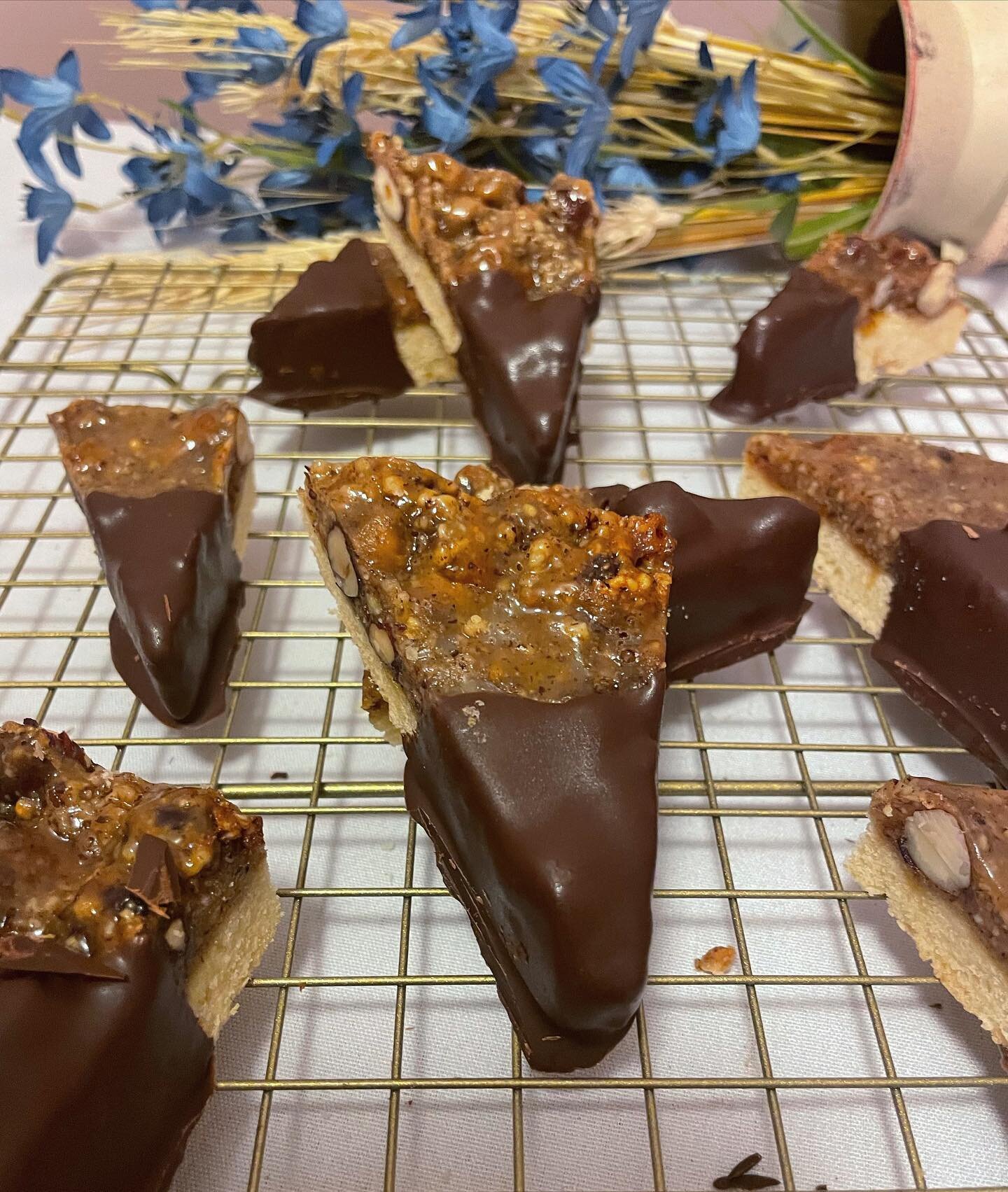 Nussecken

German nut corners are layered with  buttery shortbread, apricot jam, caramelized hazelnuts on top then dipped in chocolate! 

Shortbread Layer:
- 1 1/4cups flour
- 1/2 tsp baking powder
- Pinch of salt
- 1/4 cup sugar
- 1/2 tsp vanilla
- 
