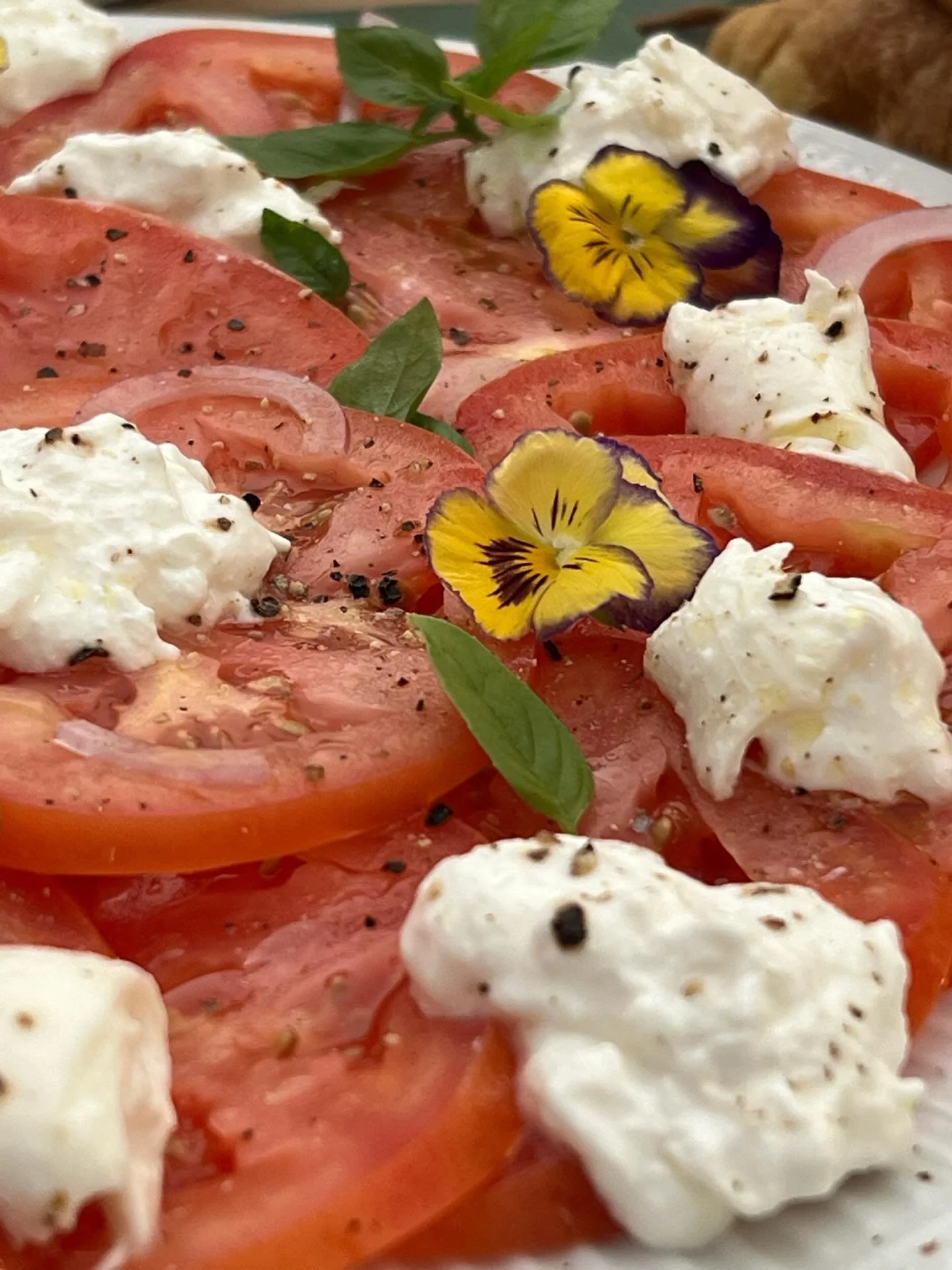 Each dish we prepare for you is not only an experience for your tastebuds but a feast for your eyes too ✨

#tomatoburrata #joy #brunch #greekisland #beauty