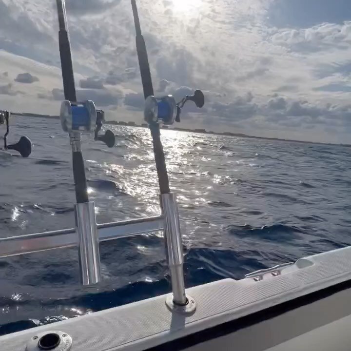 Floyd playing 3/4 on sails and 3 nice king mackerels with live action on the film ! Wait for it ! #getwiththeprogram #youknowtheprogram @xgeneration_rods @kluchapparel @tigressoutriggersandgear @engelcoolers @cmormaps @blackpearlcastnets