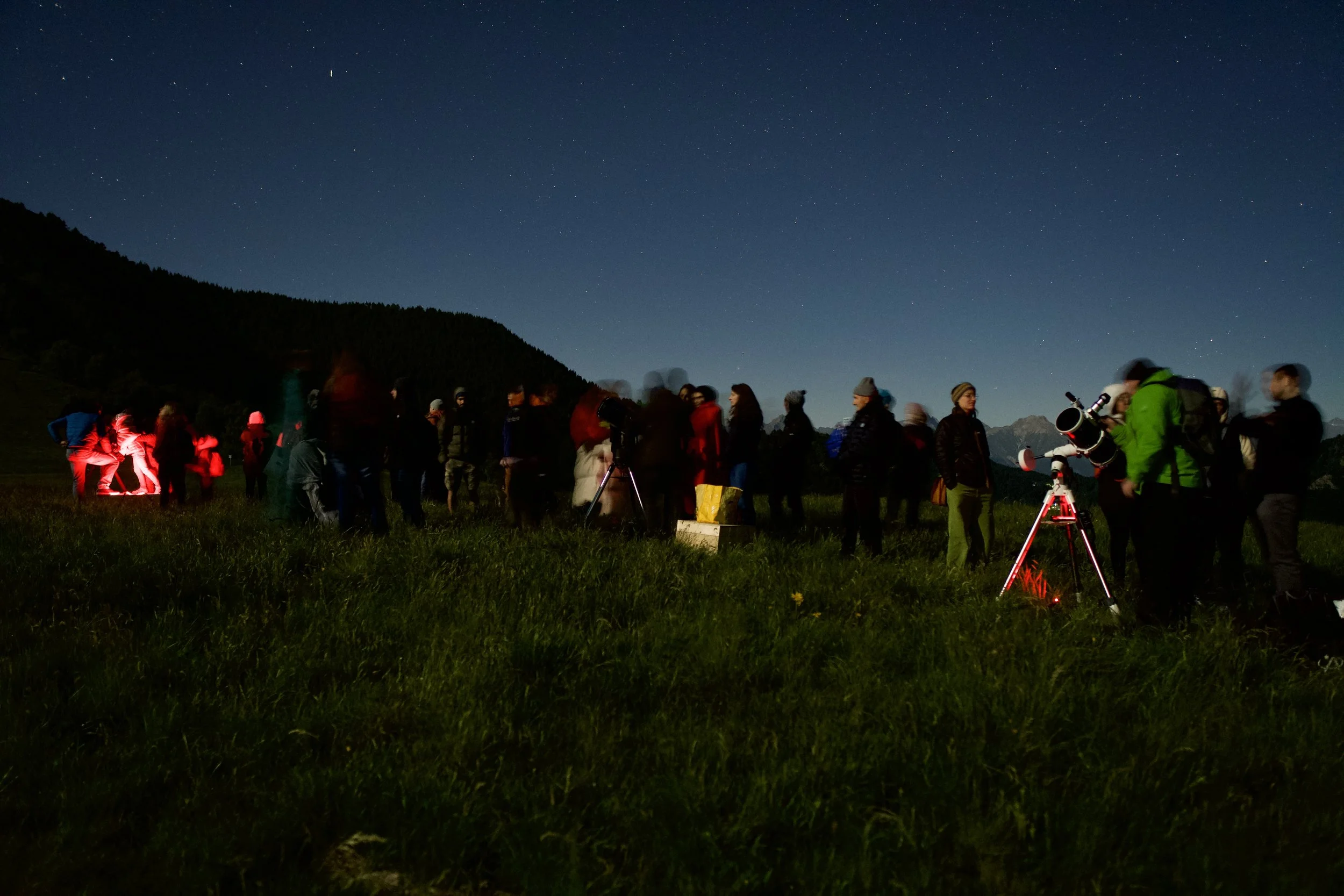 I telescopi montati e allineati all'Alpe Giumello