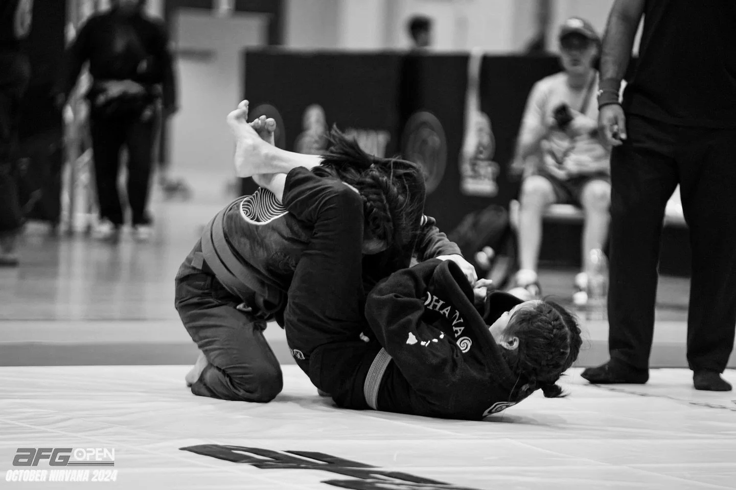 Collapsing Possibilities:

At the beginning of every roll, the space between two grapplers feels vast. Movement is unbound. Paths open in every direction. In those first seconds, both players hold the full spectrum of possibilities: attack, defend, e