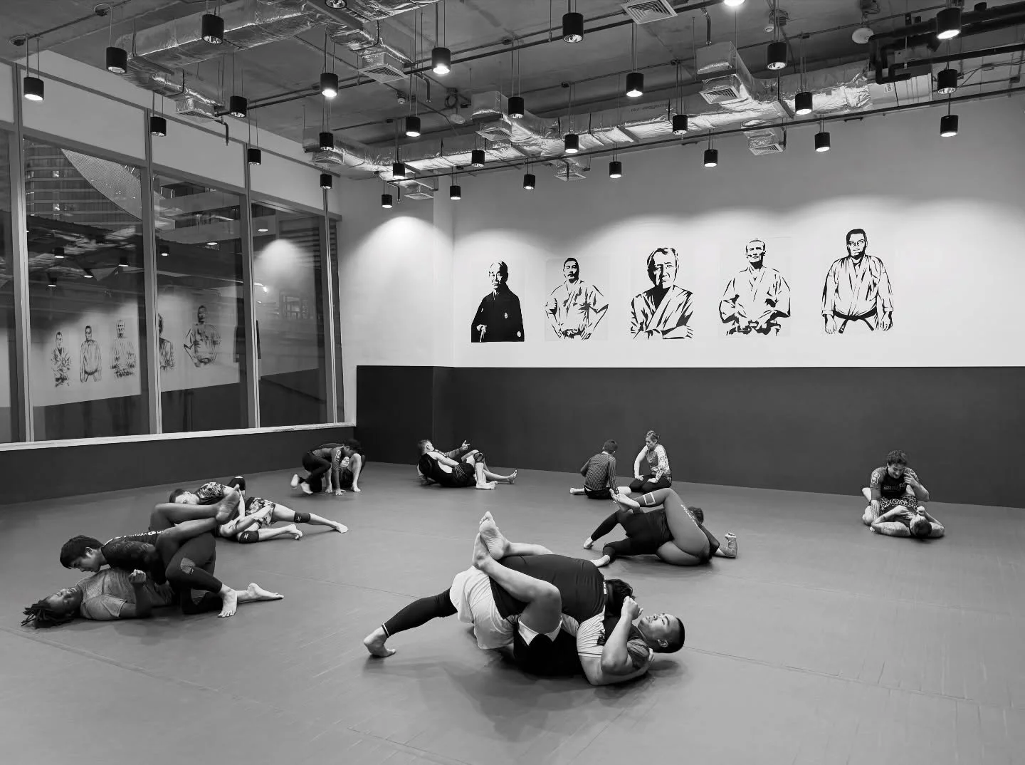 Retention:

In guard passing and retention, nothing happens in isolation. Hands, hips, and feet must function as a single system, each supporting the others. When one part of that system lags, the opponent can immediately simplify their problem, espe