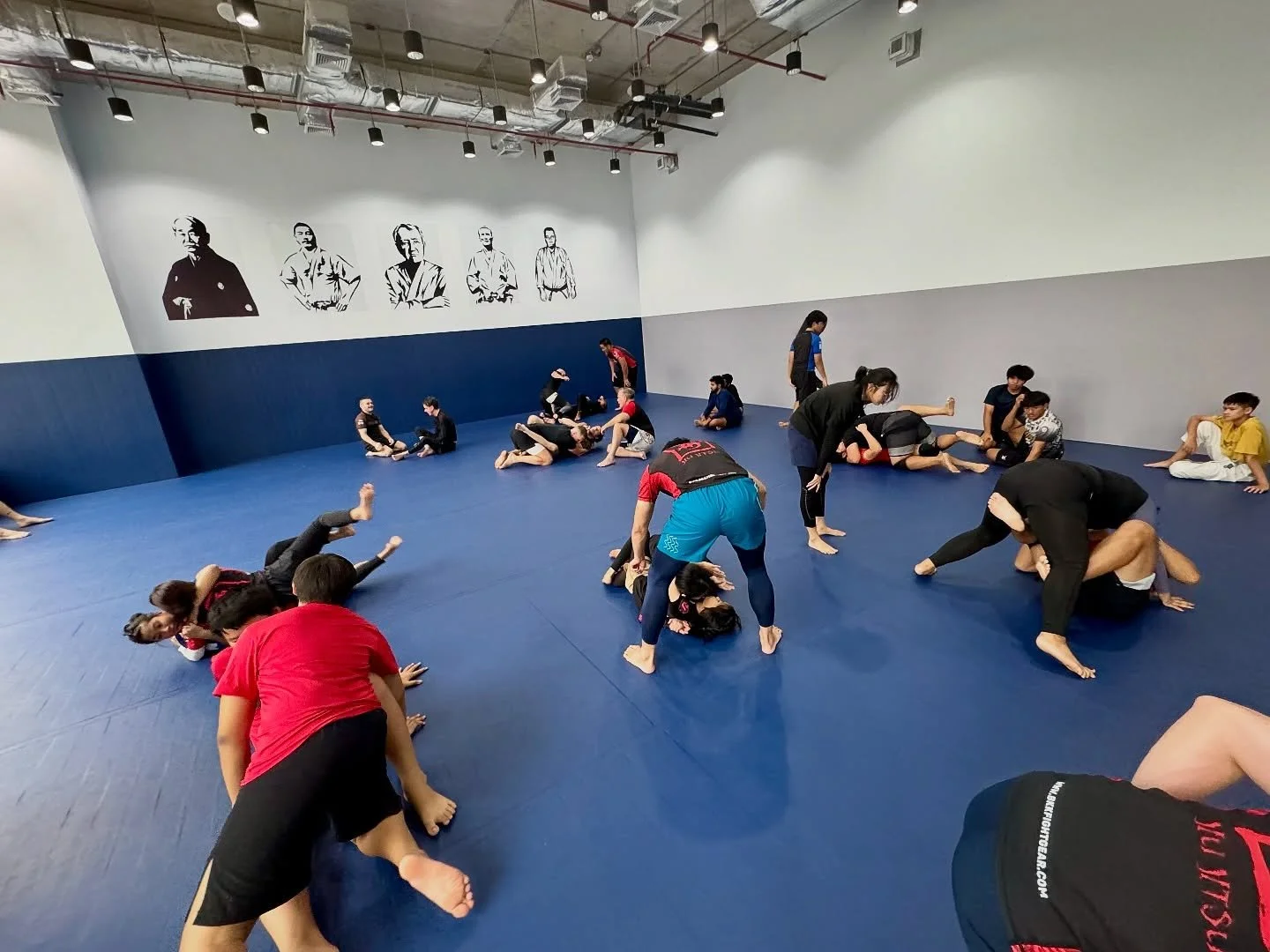 Structure Over Script:

Every coach has been there. Mid-explanation, and then the next thought evaporates. What you do in that moment matters.

The most common error is scripting explanations. Memorization is the enemy of fluid instruction. When you&