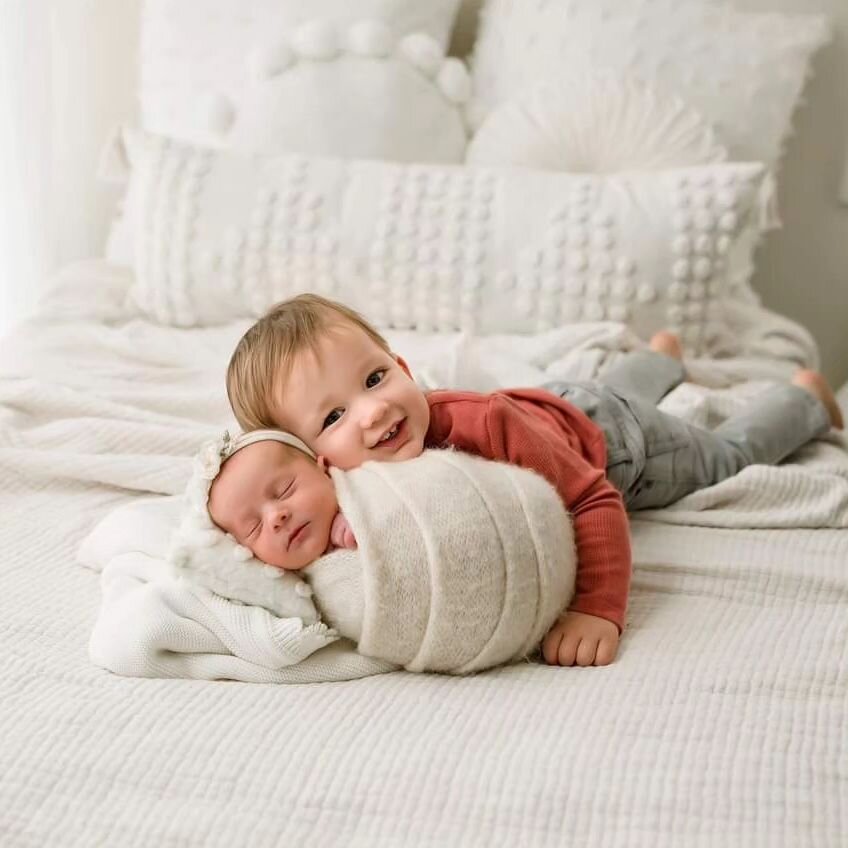 How cute are they?! 
#newbigbrother #genevaillinois #newbabysister #newbornportraits #familyphotographysession #illinoisnewbornphotographer #stcharlesil #naperville #bataviail #genevail #genevailstudio