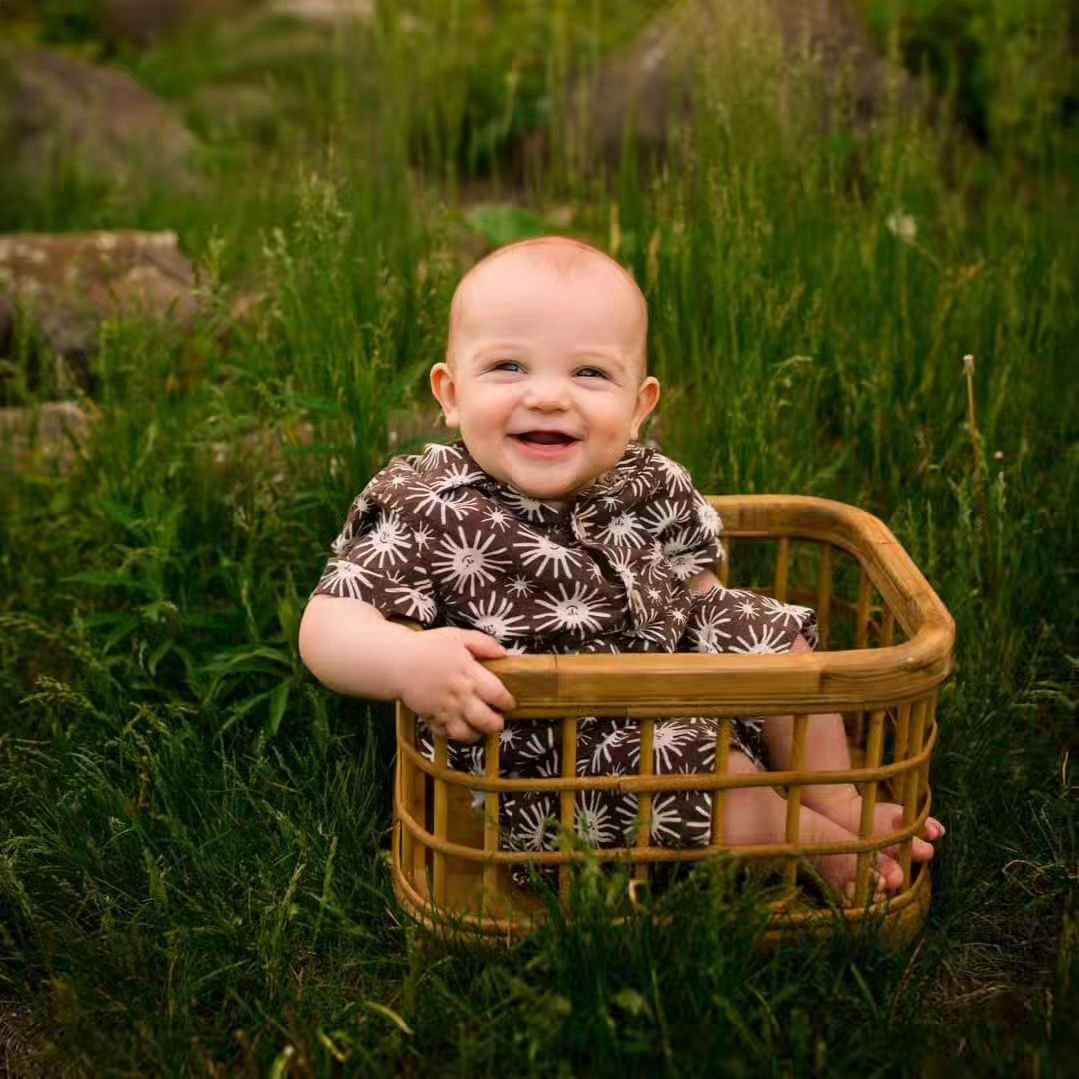 I'm soooo excited that Spring is here and I can shoot outside again :D Especially with a cutie like this! Make sure to get in the book for your Spring or Summer shoot!!

#genevaillinois #genevamoms #illinoisbabyphotographer #chicagolandphotographer #