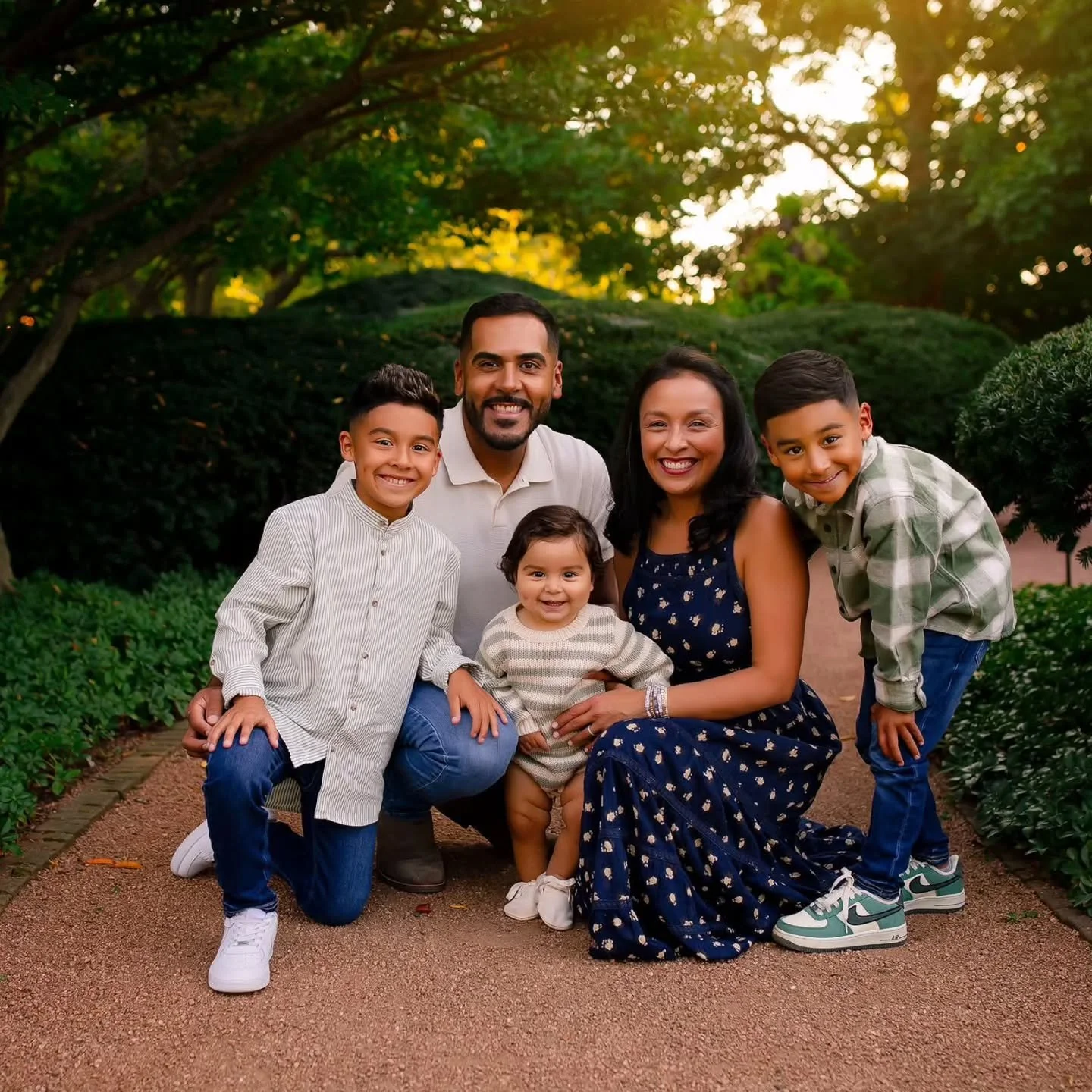 another one of my favorite families!💗

#jenniferkayephotography #genevail #wheatonil #naperville #familyphotography ##bataviail #cantignypark #partyoffive #familyphotoshoot