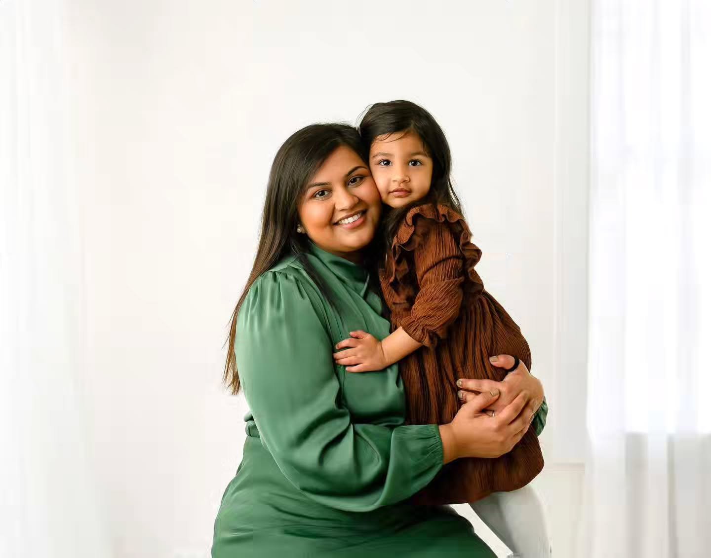 such a gorgeous mother &amp; daughter 😍

#genevaphotographer #genevaillinois #bataviail #momslove❤️