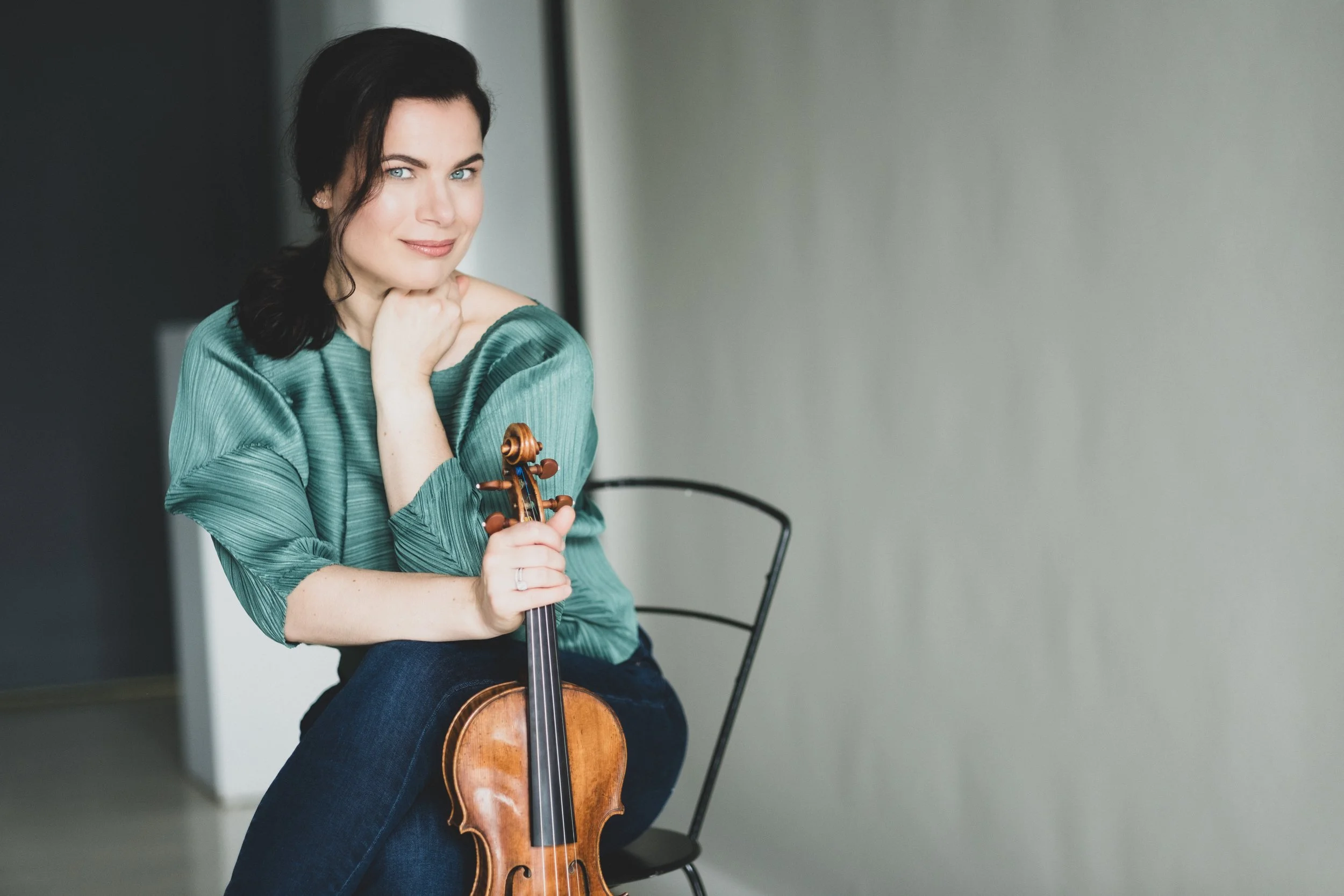 Bella Hristova, violin