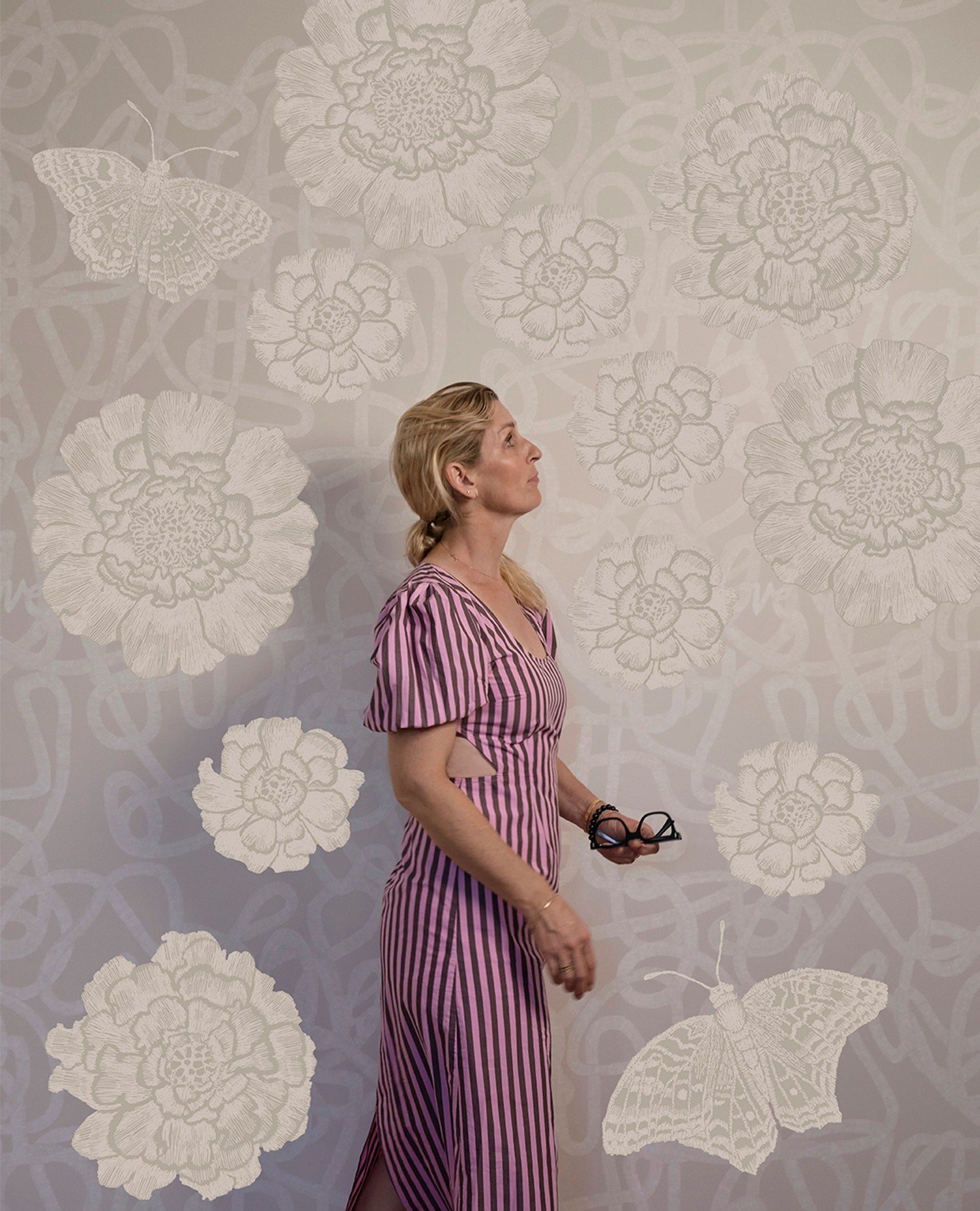 A BOTANICAL WORKSHOP:⁠
In conjunction with AGNSW and their current Decorative art exhibition heralding the great Alphonse Mucha, we have created a beautiful workshop. ⁠
I have taken both botanical and celestial elements from my wallpaper design and m