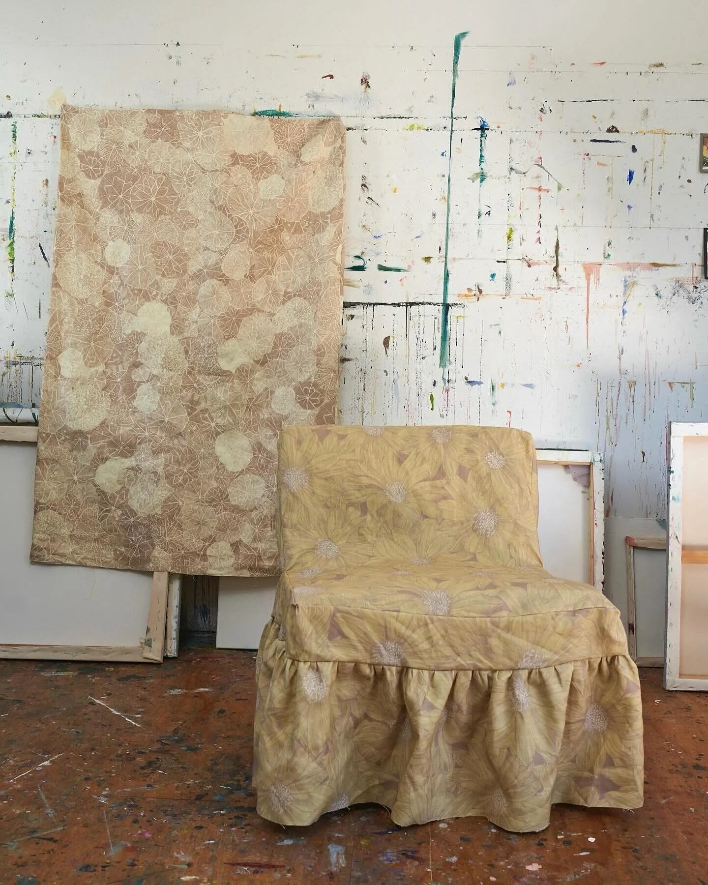 Buttery things&hellip;
1.Buttery toast in a painters studio 2.Peach, not so Sunny Side expression 3.My drawings 4.Sunny Side fabric sample 5.Everywhere at the moment 6.Eva Hesse, my nostalgia appearing 7.Nastursium Smile lamp 8.Sunny Side wallpaper 9