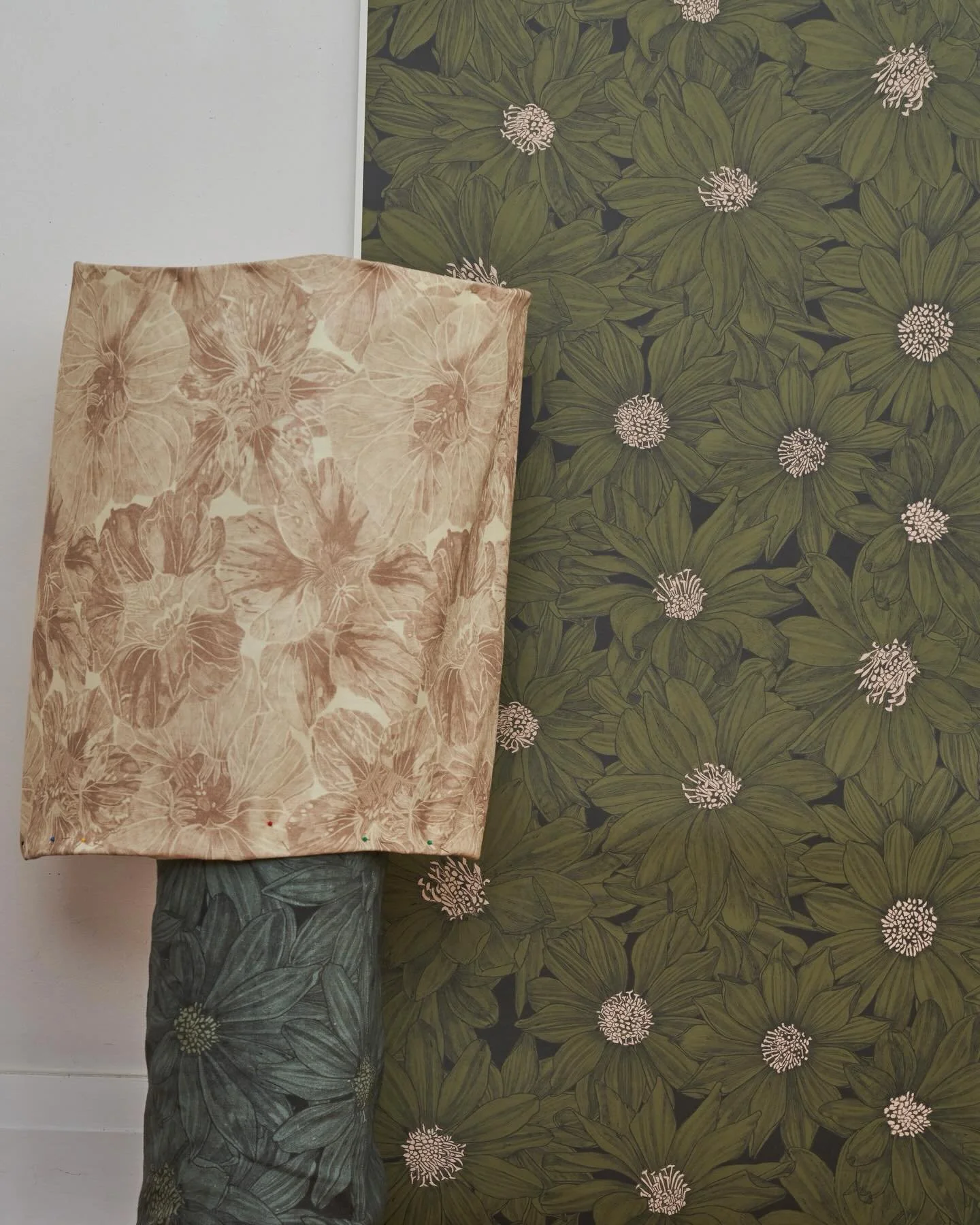 All the green tones&hellip;1.Wallpaper is evening green and cream. Lamp base is Antique greens 2.Sample of evening green 3.Sunny Side linen in Antique greens 4.Beloved nasturtium leaves and hiding flowers 5.Nasturtium Smile linen, 2  x colourways 6.B
