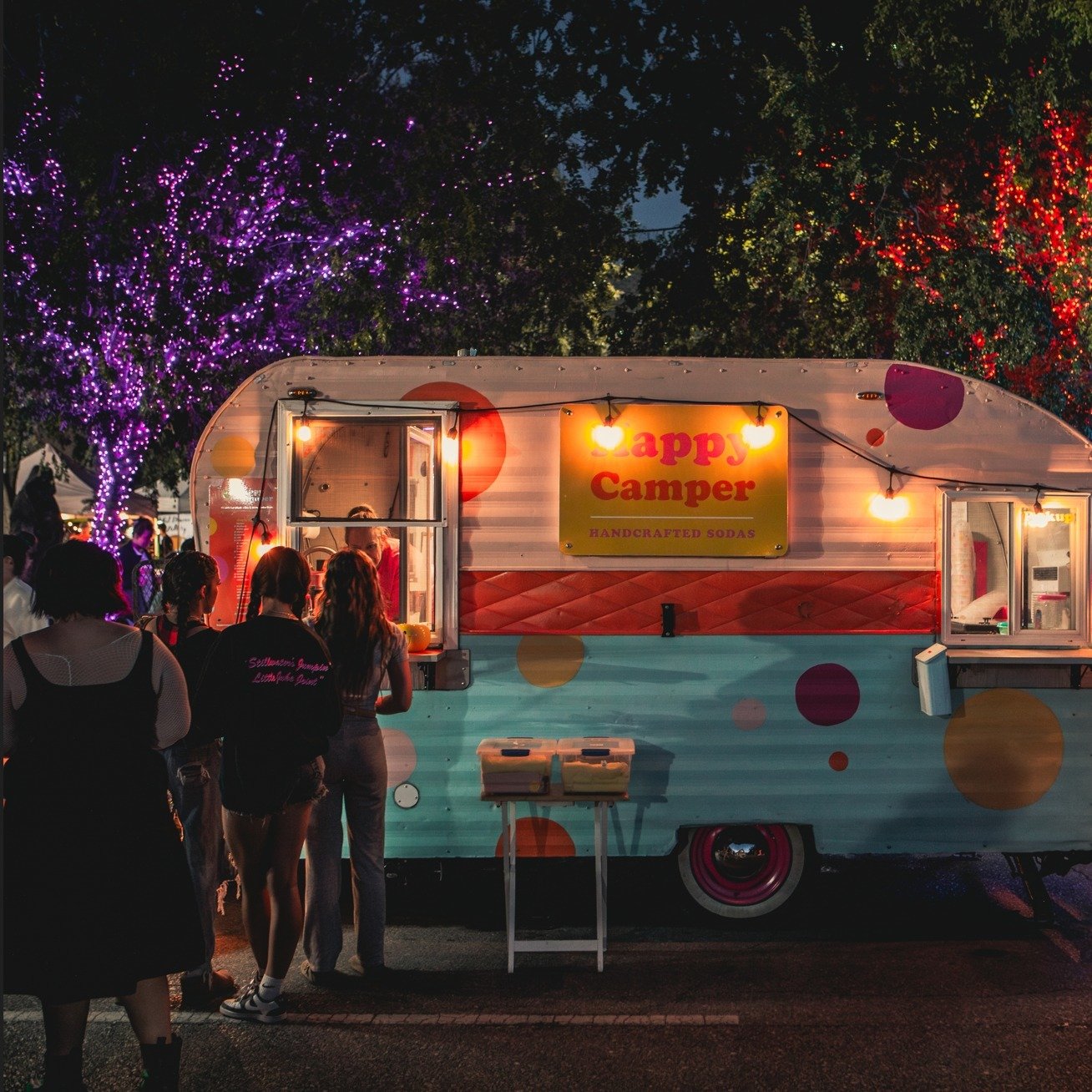 Thanks for a great season, @heardonhurd + @citizensedmond! We love this photo they snapped for us.
-
#heardonhurd #edmondevents #drinksodabehappy #happycampersoda
