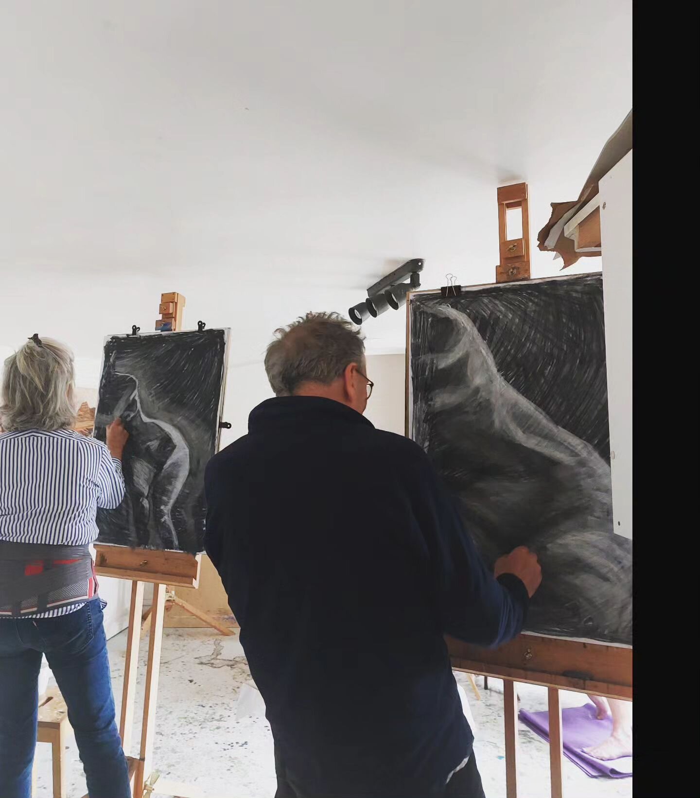 Two of my lovely art prot&eacute;g&eacute;s hard at work! #tonaldrawing #charcoal #carboncillo #artclasses #artworkshop #learntodraw #drawing #draftsmanship #artlessons #uppingham #rutland #artcourse #easel #atelier #artstudio #artgallery #ivattsart