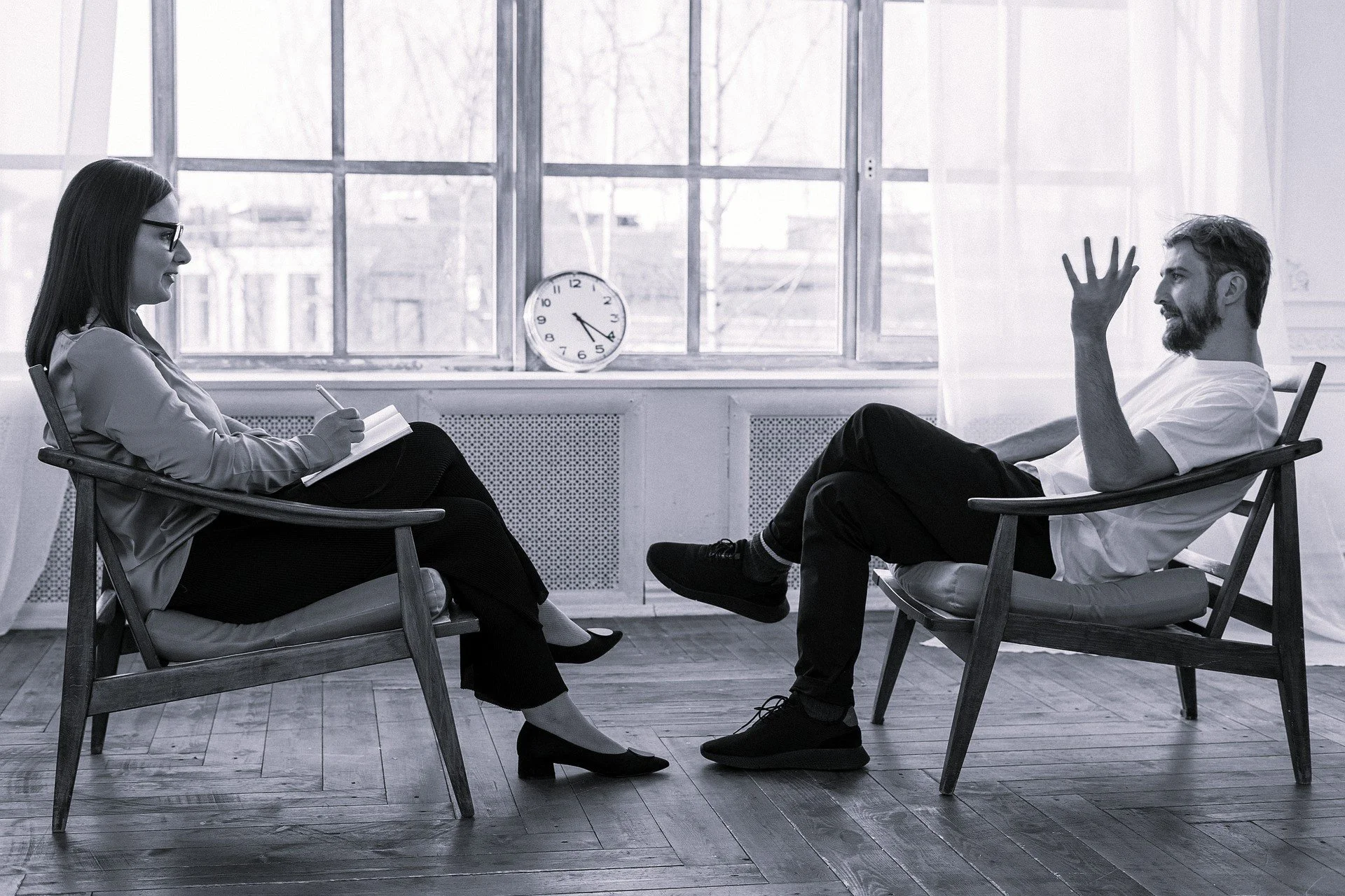 Black and white photo of couples therapy