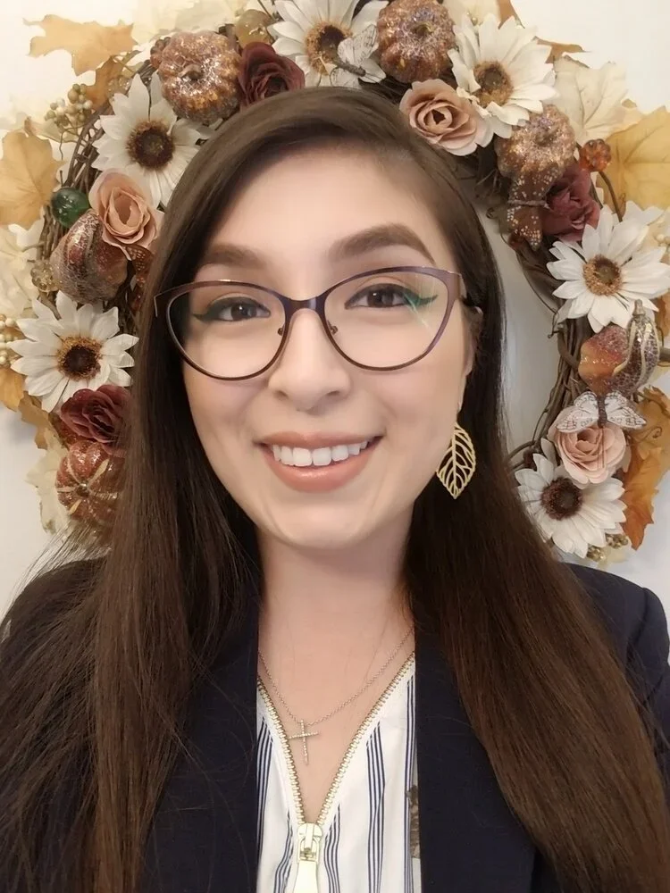 Headshot of Gloria Magana AMFT with flower background