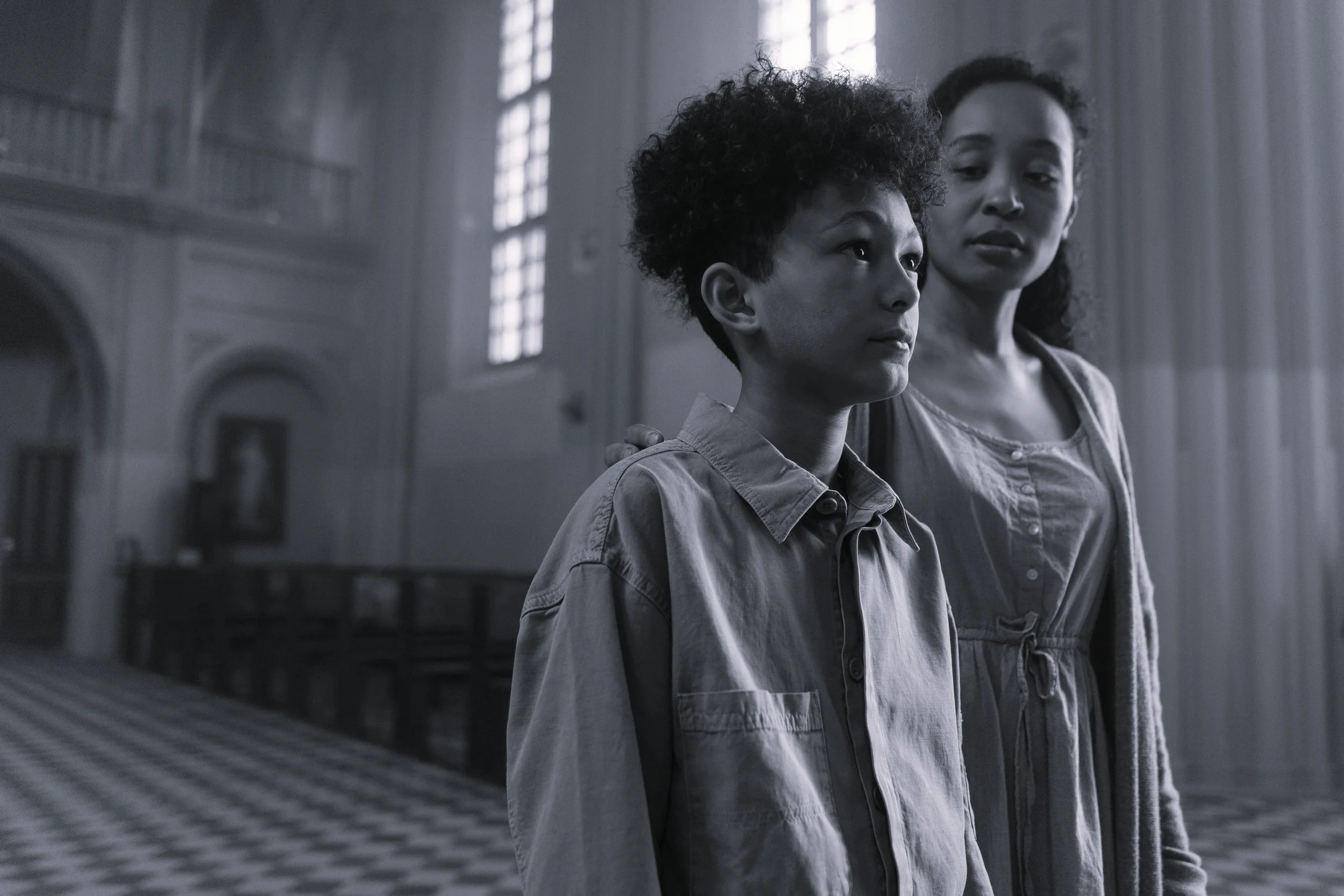 Black and white photo of child and mom at church