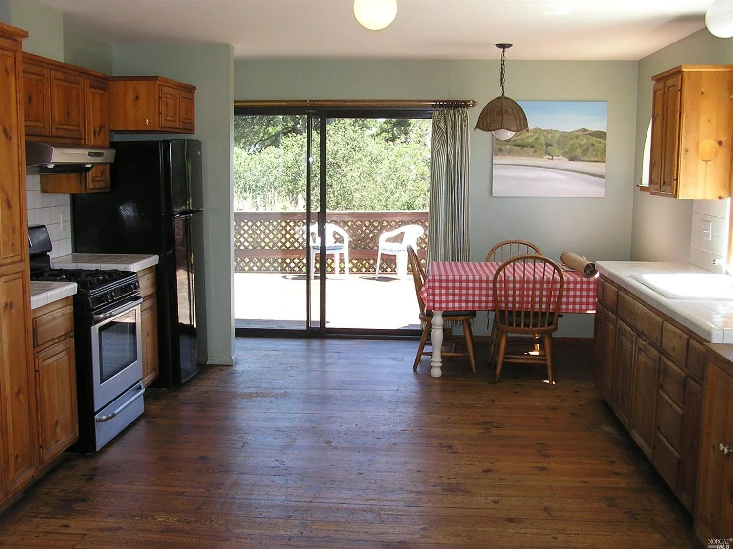 2 kitchen 3.jpg