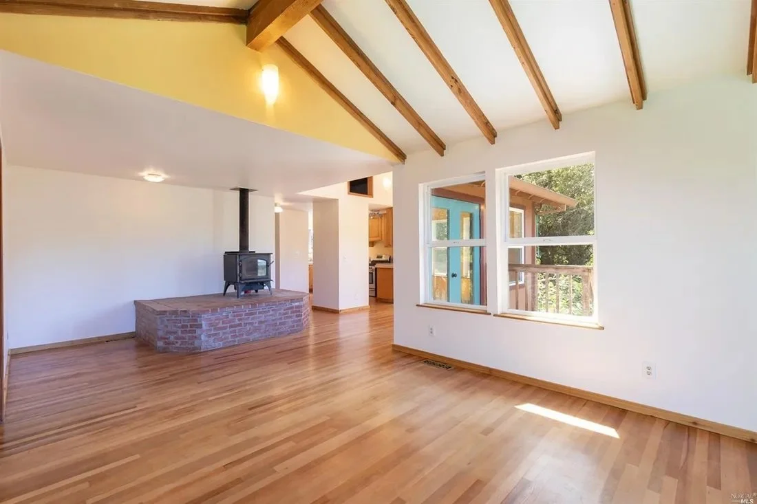 5 dr with stove 2.jpg