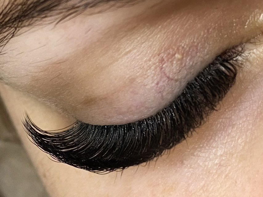Care to take a seat on this lash &ldquo;wing&rdquo;? 
Just a note - it is very rare - and I mean very rare that a client walks in with an eye shape that actually suits a cat eye or kitten lash map. In most cases if I did a true cat eye mapping it wou