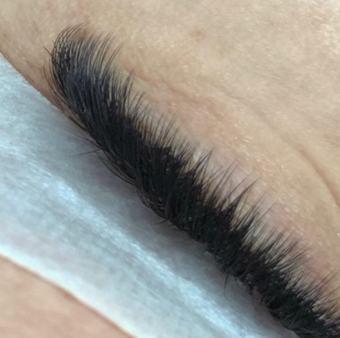 My favourite angle 😍

#airdrie#yyc#calgary#mardaloop#lashmakers#eyelashextensions#lashes