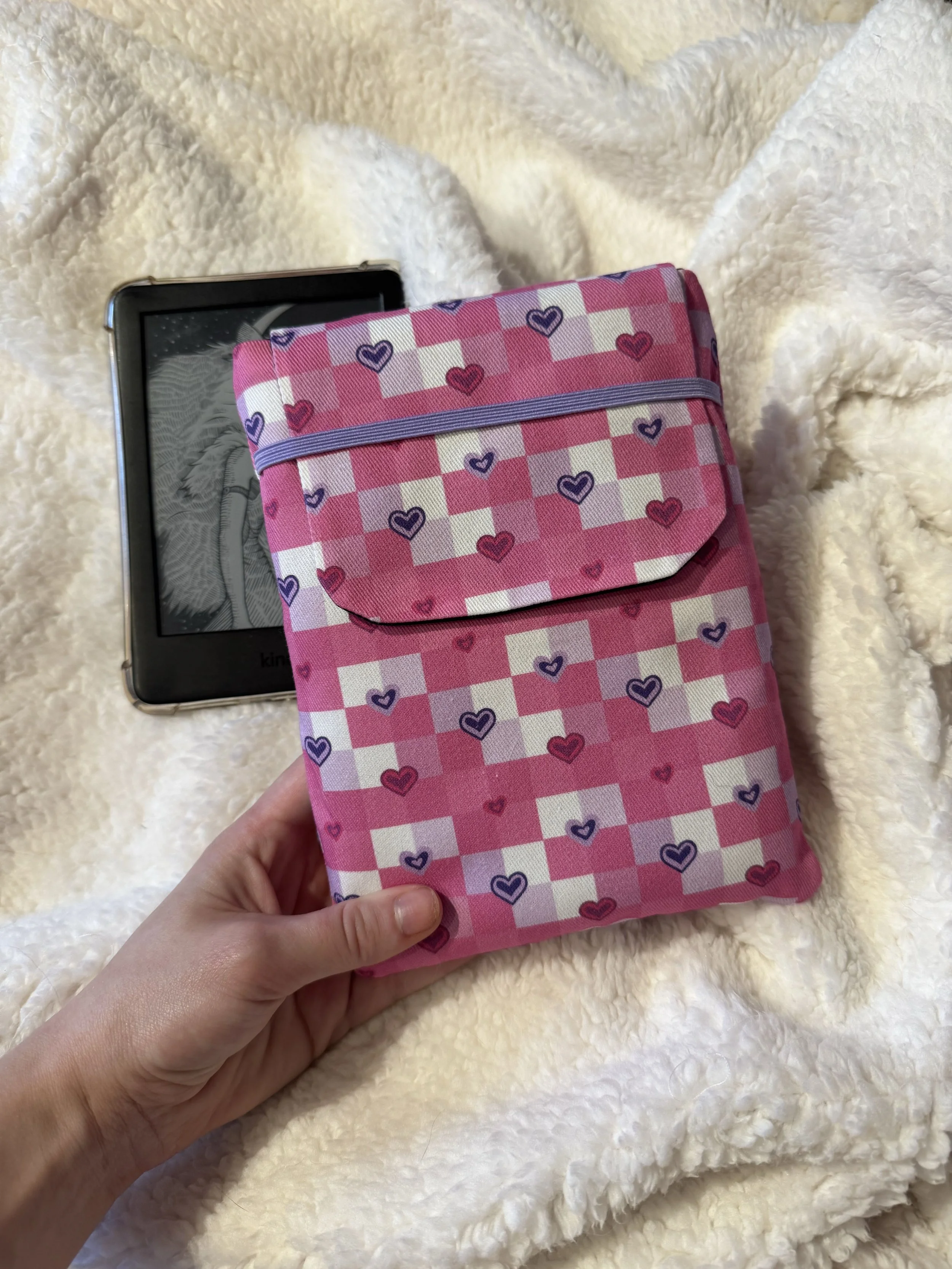 Love Heart Gingham Padded Cotton Kindle Pouch
