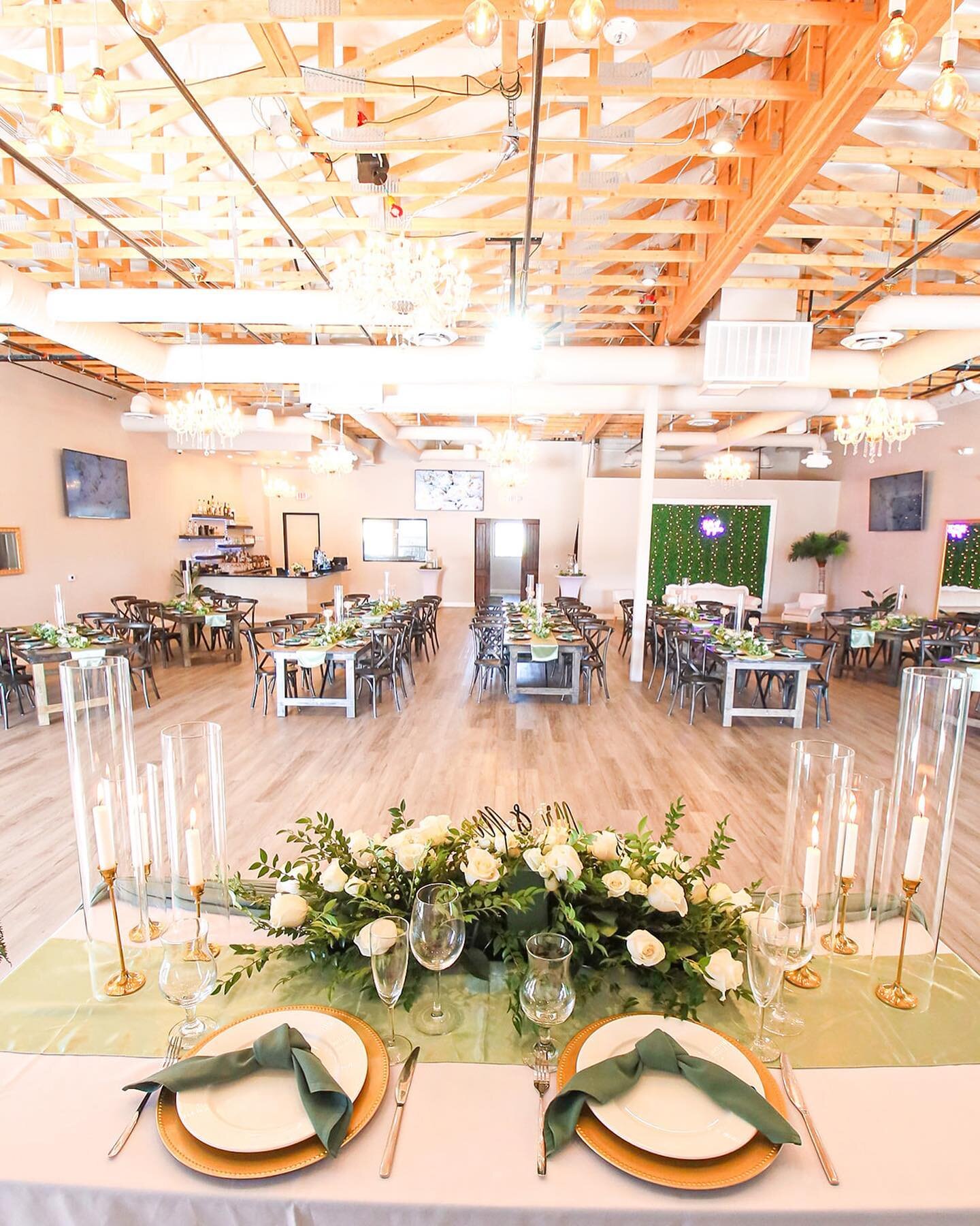 Chinitas Venue&hellip;imagine sitting at your sweetheart table and looking out at your family and friends!
Tour (702)533-2200
 

#2023wedding
#hendersonwedding
#hendersonlocals
#marriedinlasvegas
#lovewedding
#farmtable
#farmtablewedding
#crossbackch