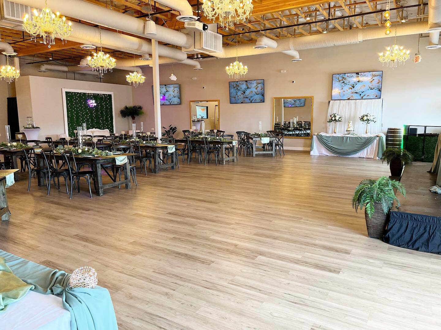 Chinitas Venue has plenty of dance space for your 1st dance, last dance, and everything in between! Come celebrate your special day with us!
☎️ (702)533-2200
💻www.chinitasvenue.com

#2023wedding
#hendersonwedding
#hendersonlocals
#marriedinlasvegas

