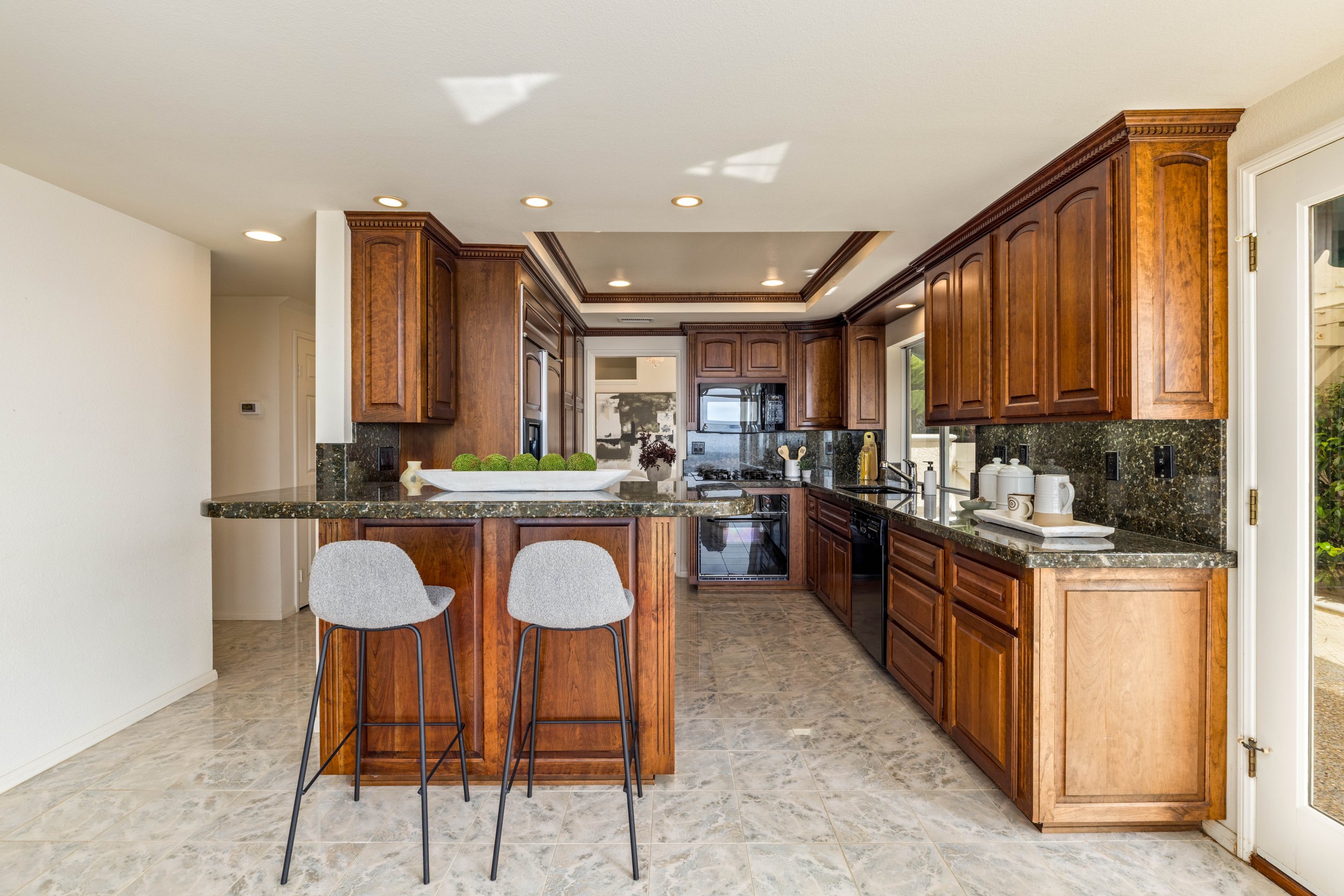3286_Ocean_Vista_Rd_MLS_Res-12.jpg