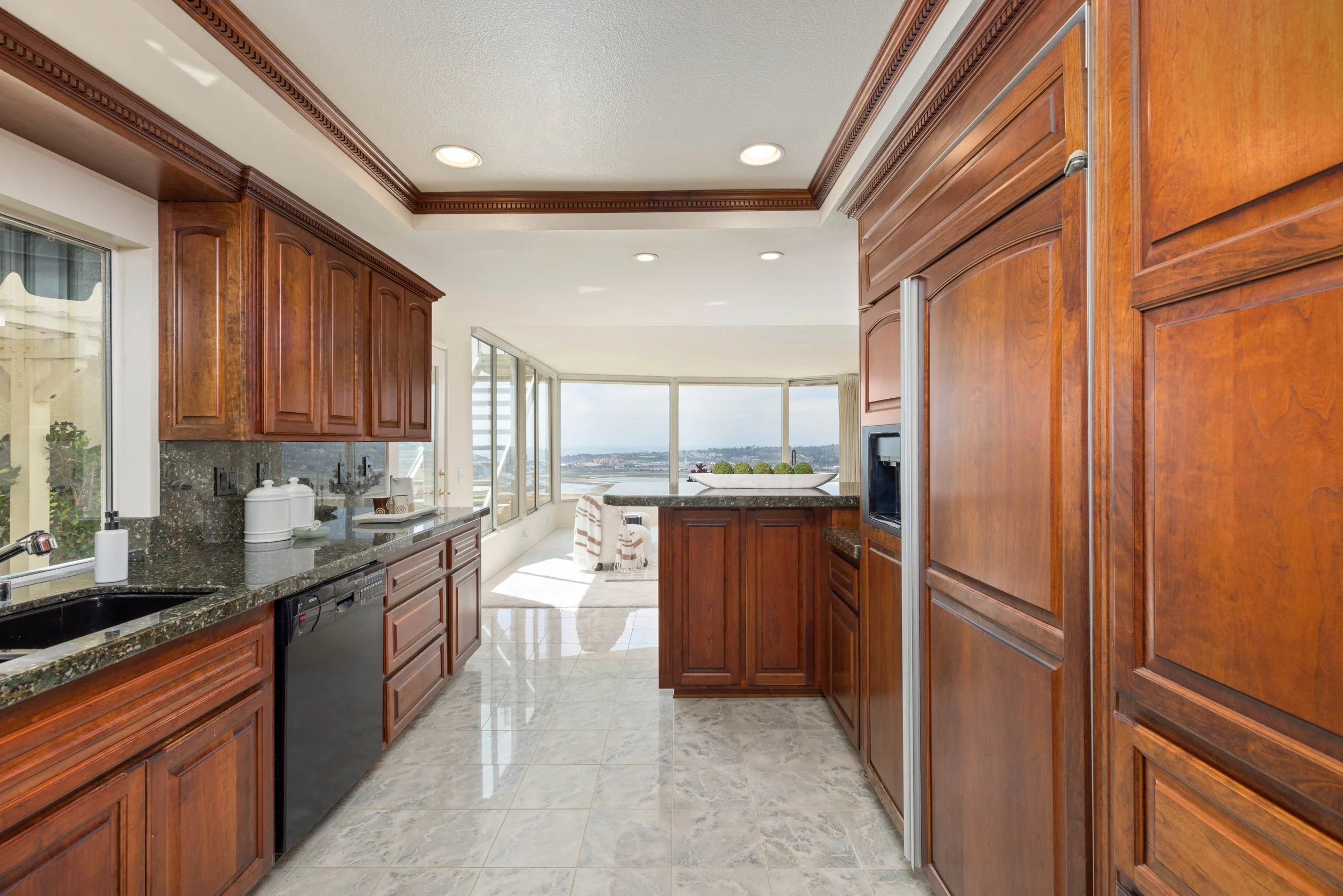 3286_Ocean_Vista_Rd_MLS_Res-14.jpg