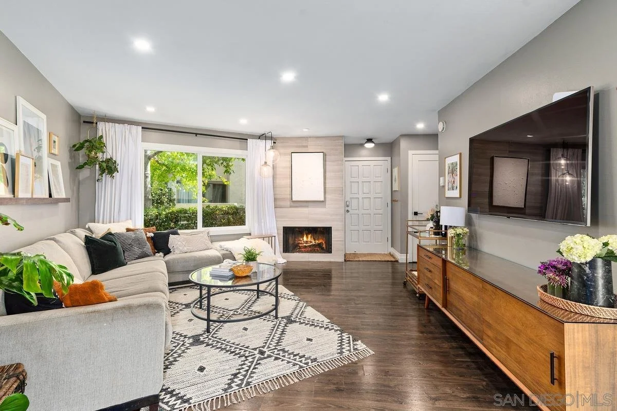 SOLD | 8490 Via Sonoma, Unit 10 | $882,000 | La Jolla