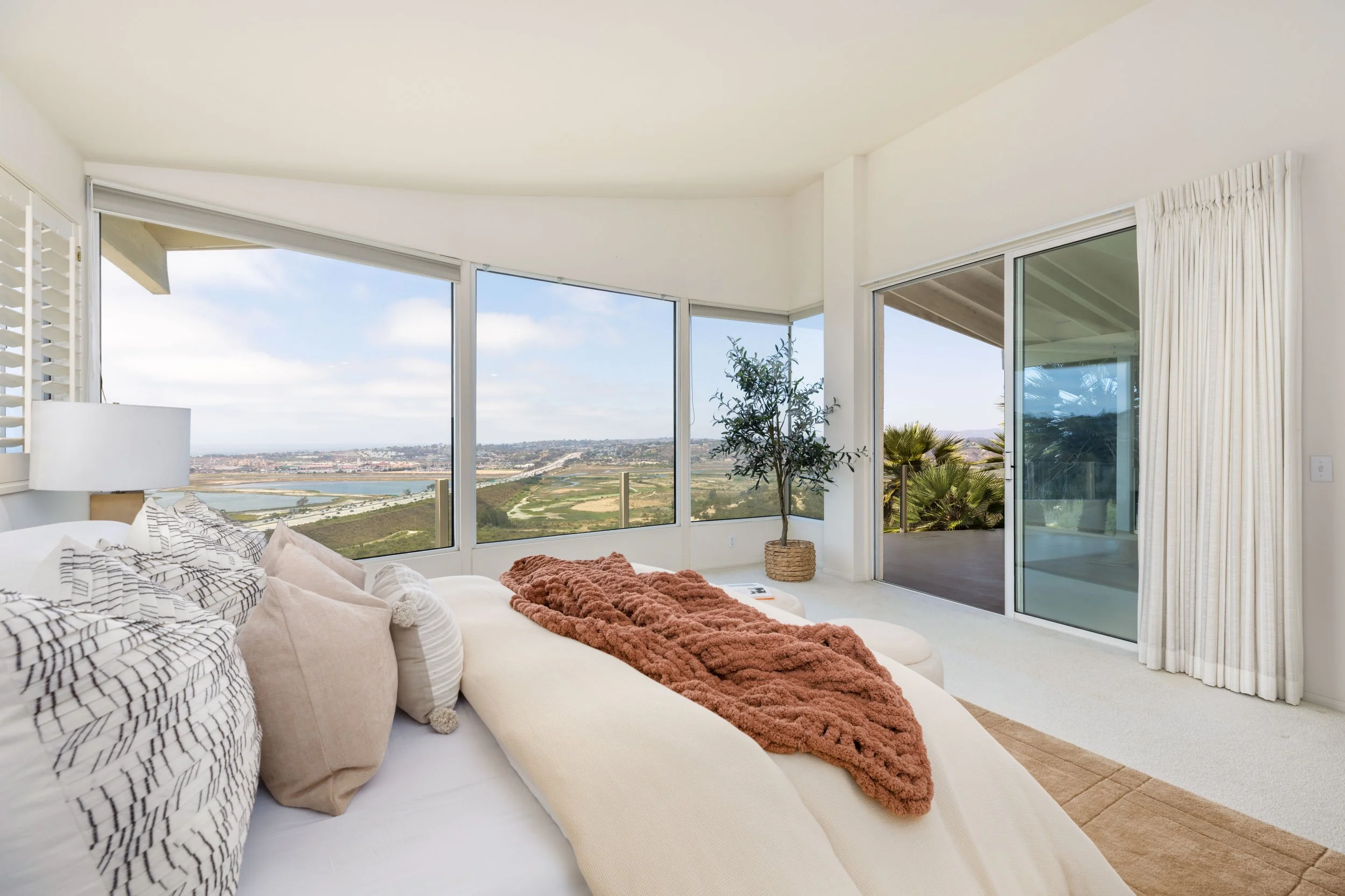 3286_Ocean_Vista_Rd_MLS_Res-26.jpg