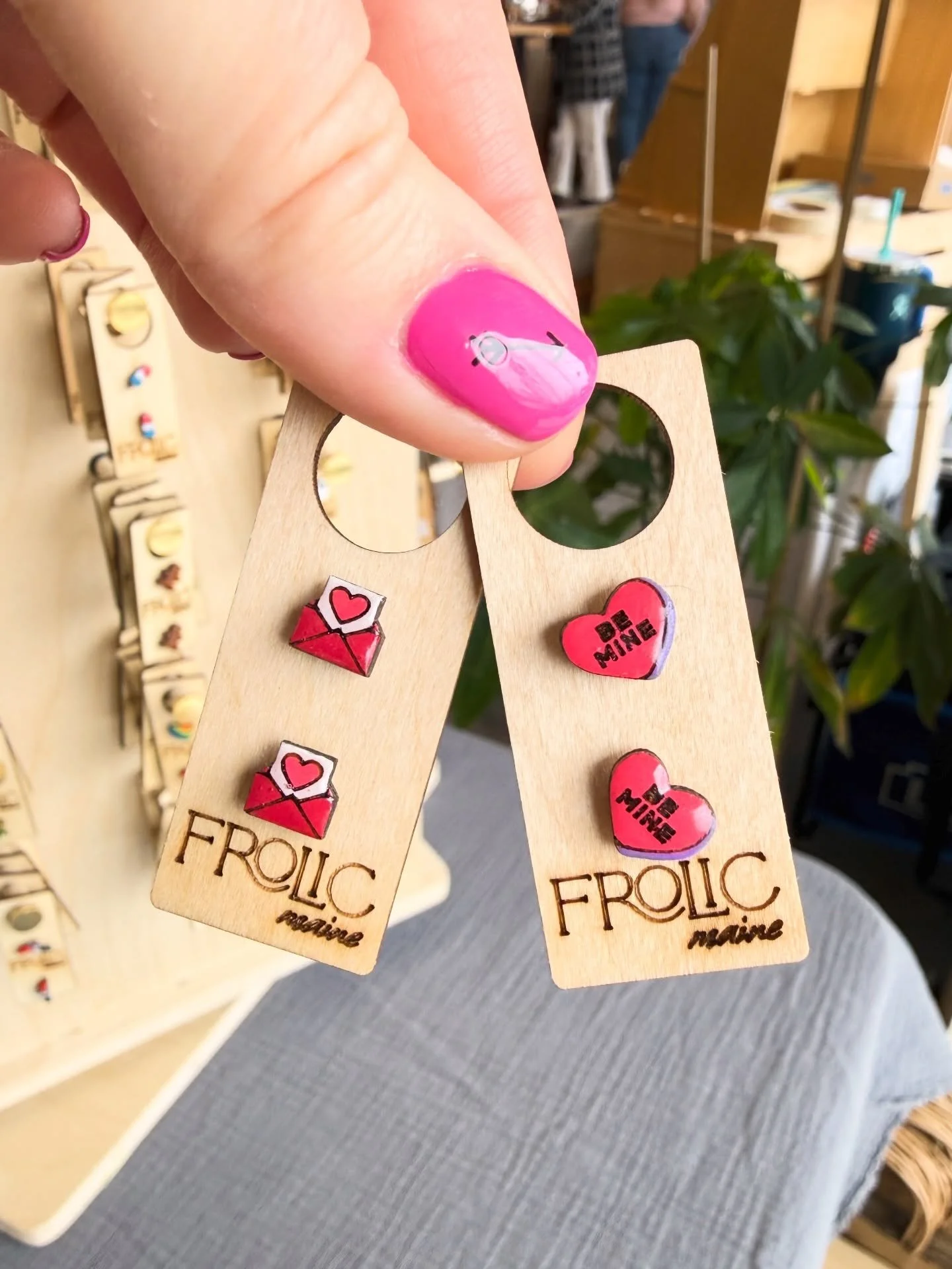 Happy Valentines to you and yours! Here @allagashbrewing bungalow in Scarborough! With the always amazing @caravan_artistmarket  Come get a lobster roll, drink and shop some amazing makers! #valentinesday #thingstodo #maine #makers. 12-4pm #love