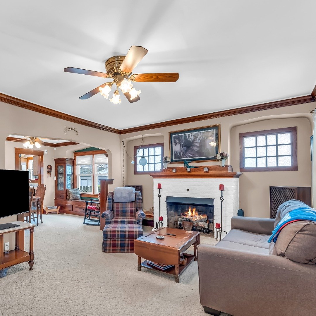 Some homes hold decades of life within their walls.

Today marked the closing of a home that held 40 years of memories. I am honored to help guide a transition like this.

Wishing the next chapter the same sense of home.

#parmaohio #parmarealestate 