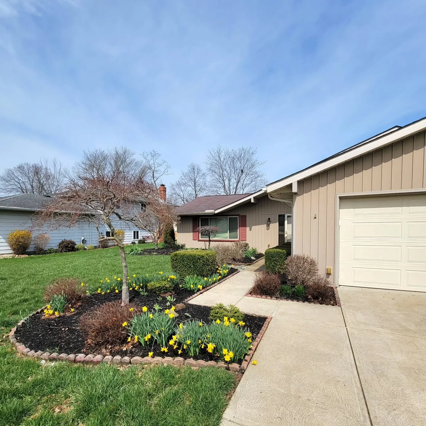 The daffodils are blooming at 29400 Vita Lane.

This North Olmsted split-level is now priced at $354,900. Four bedrooms, one full and one half bath, a shower in the lower level laundry room and 2,136 sq. ft.

If you have been watching this one, now i