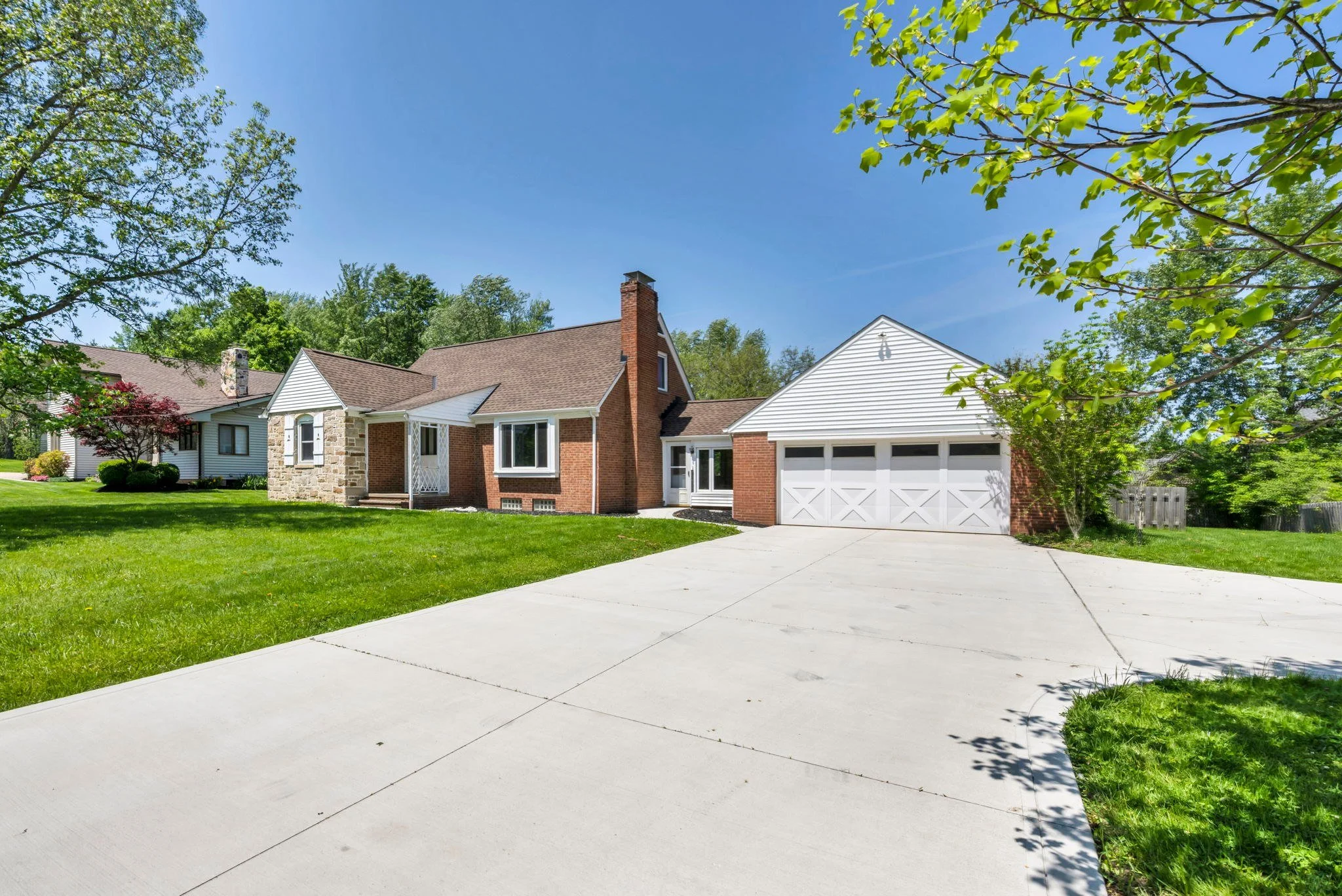 Catching my breath long enough to share this one!

Listed last Thursday, had a packed showing schedule all weekend, offer chosen last Sunday and officially under contract last Monday.

Details coming once we close!

#undercontract #brecksville #breck