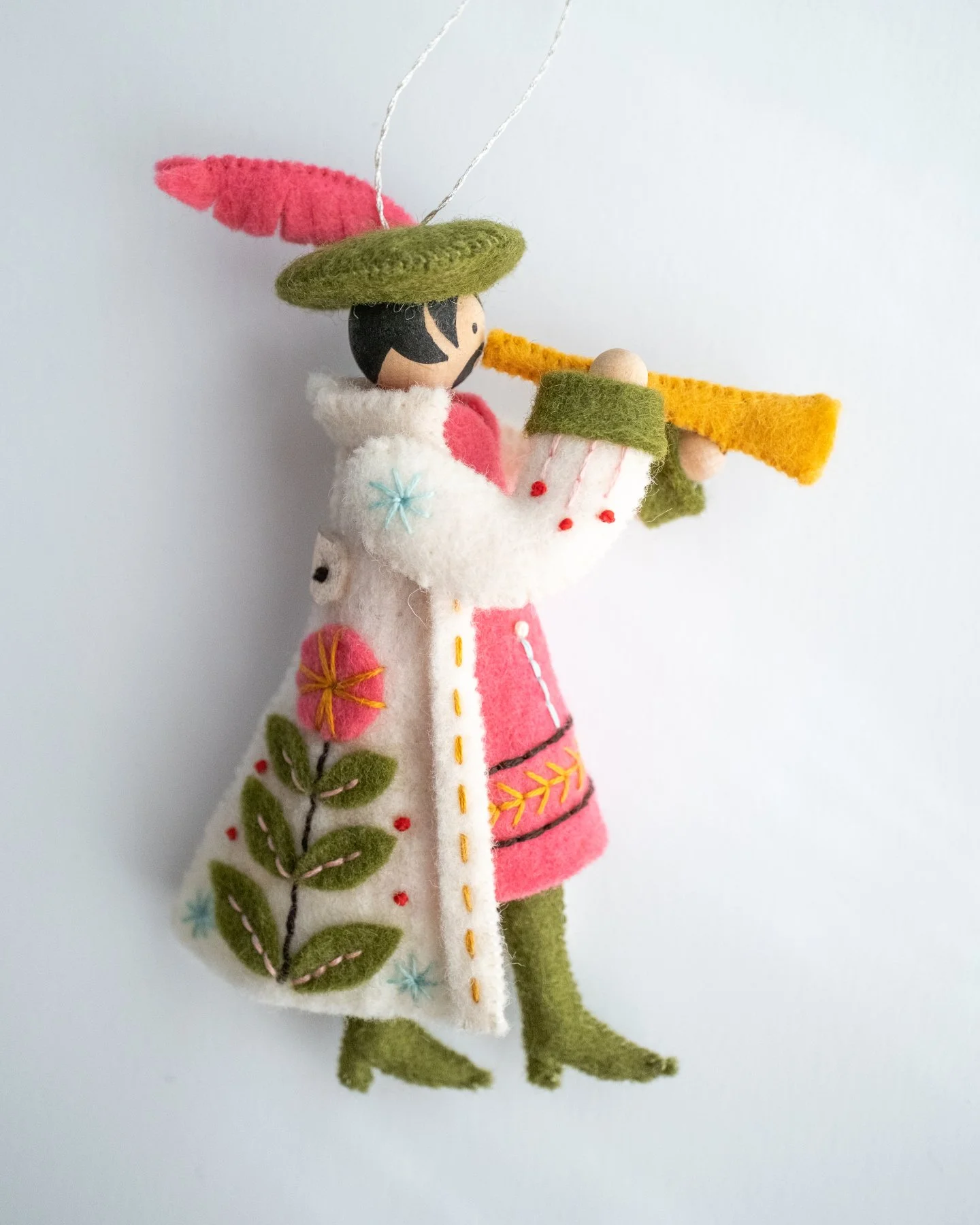 🎺 10 Pipers Piping 🎶

This one might be my fave in the collection so far?! Finish line is in sight for the #twelvedaysin12months challenge!

Pattern design by @mmmcrafts #twelvedaysornaments