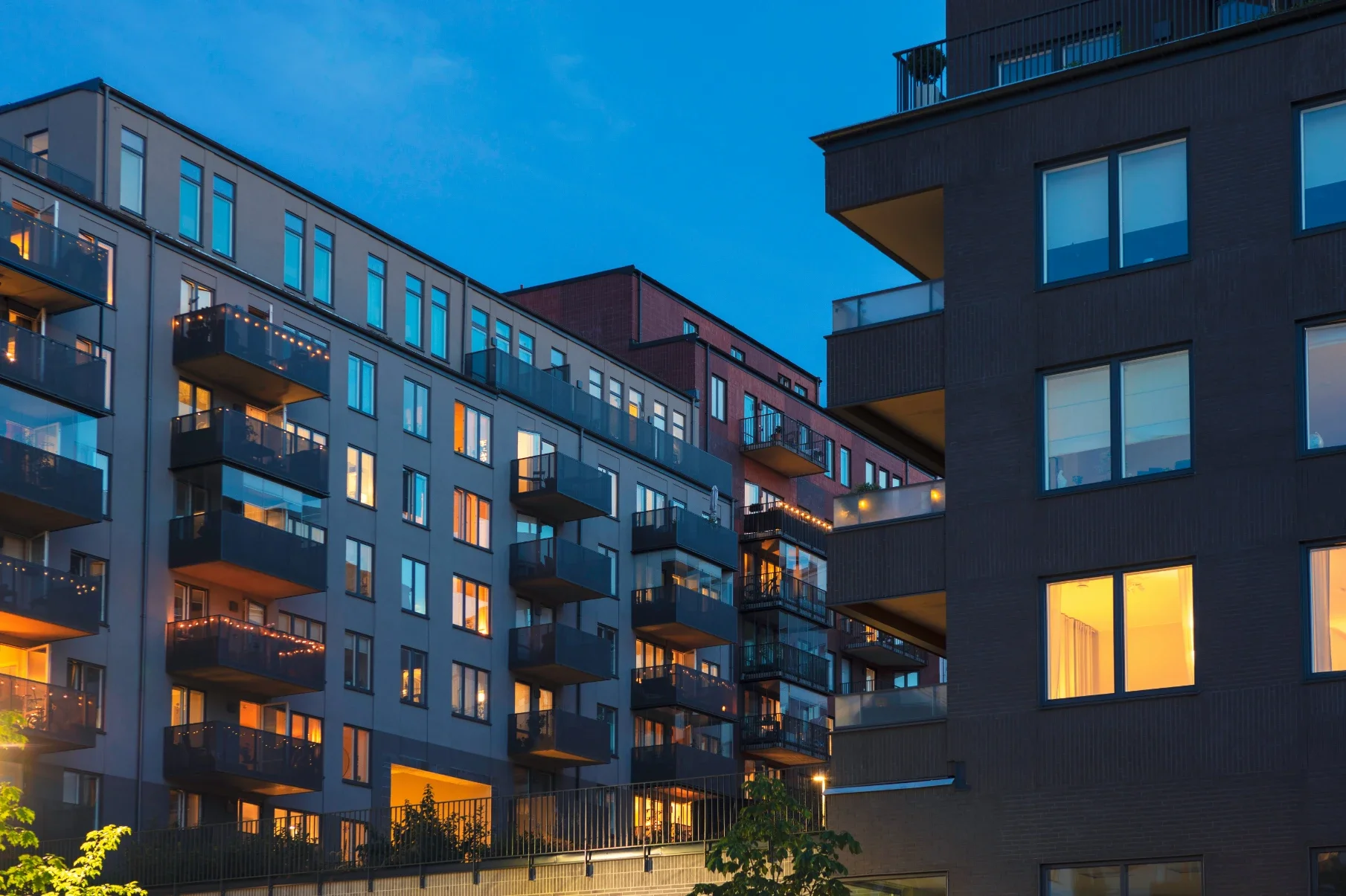 Technology in Modern Condo Management: Tools That Improve Community Life