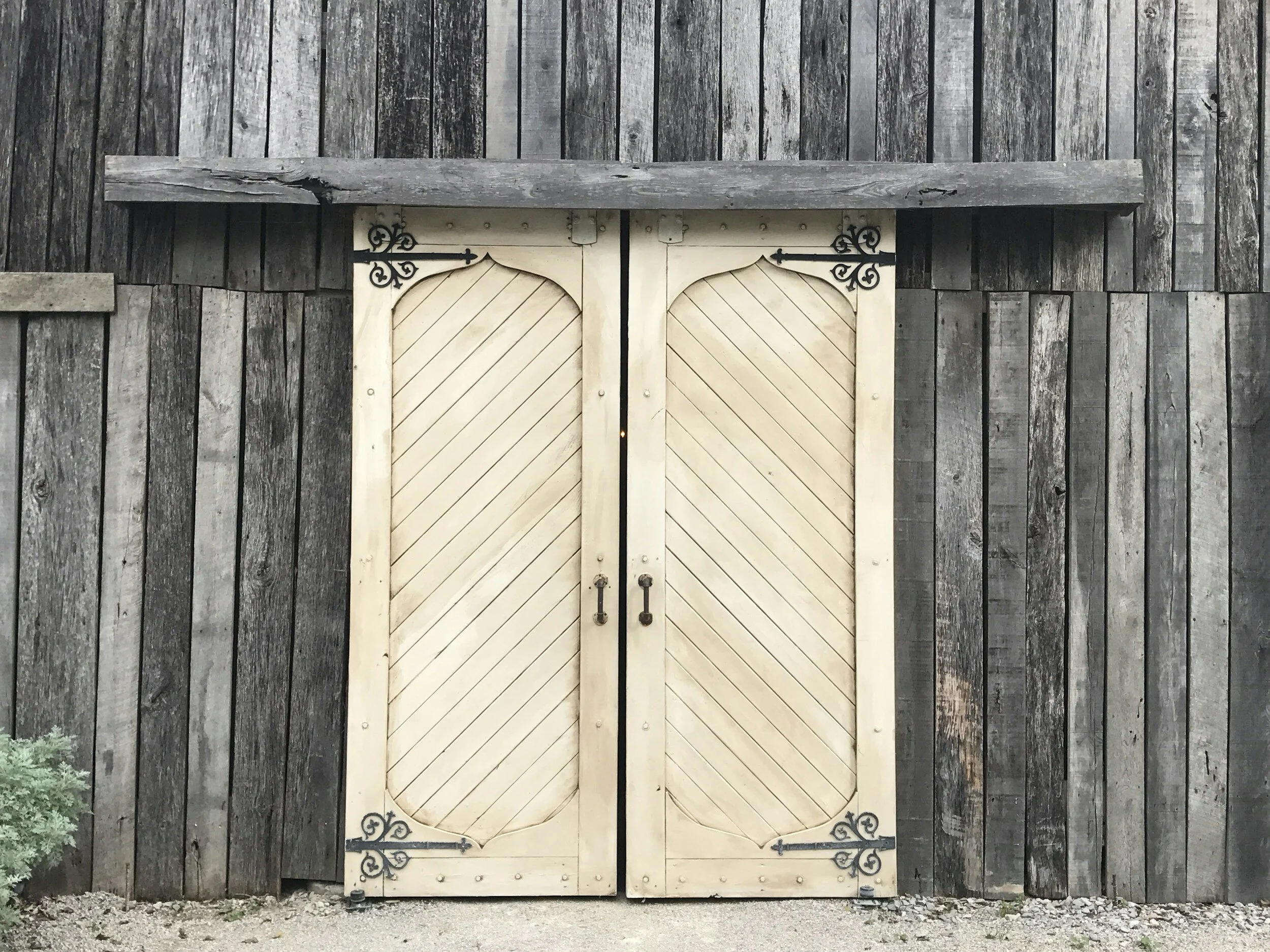 Differences Between Double Barn Doors and Bypass Barn doors