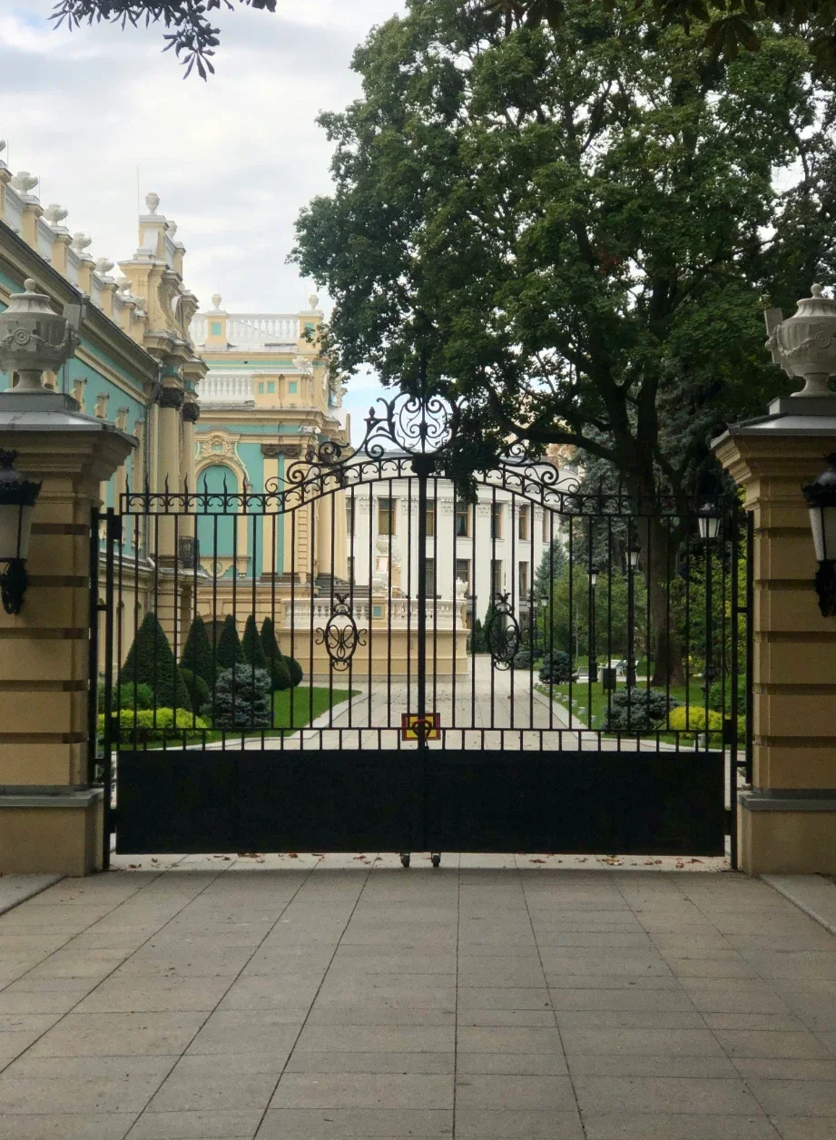 Reasons Why High-end Entrance Systems Improve Security And Style
