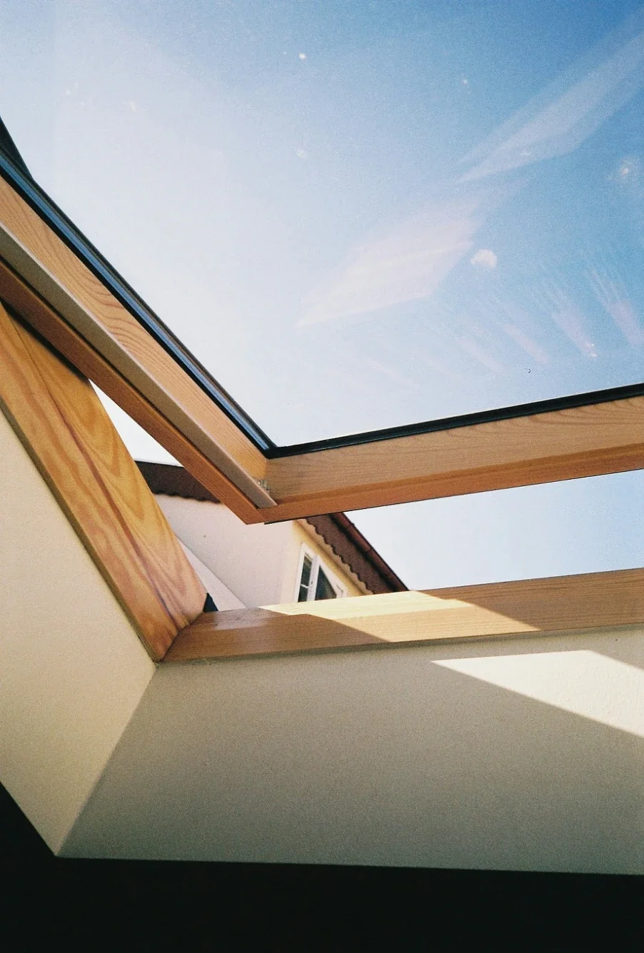 The Difference Flat Roof Windows Can Make to a Dark Kitchen-Diner