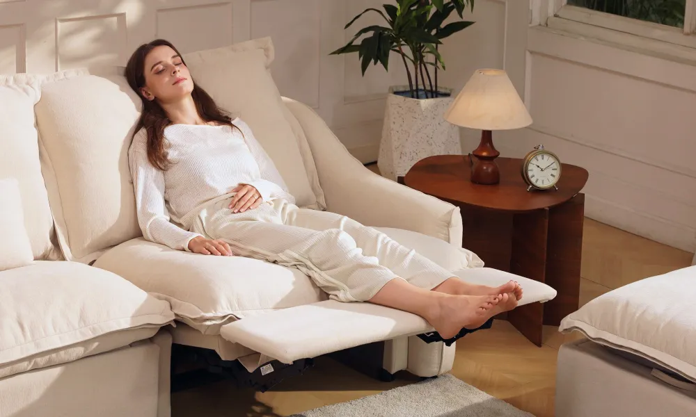 Maximizing Small Living Rooms with Retractable and Smart Furniture