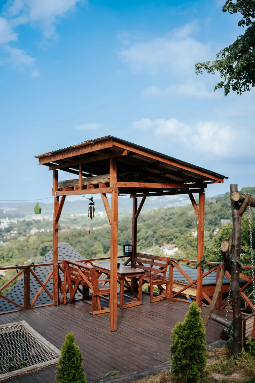 It's So Hot! Choosing the Right Pergola for Cool, Comfortable Shade at Home