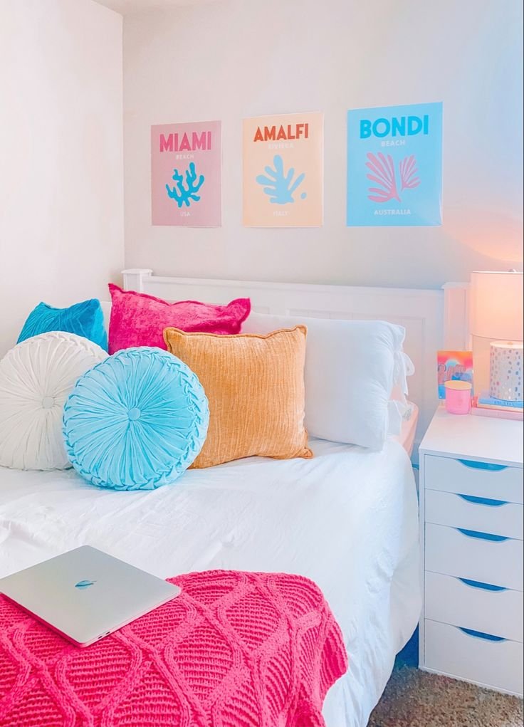 How to Create a Preppy Aesthetic Room