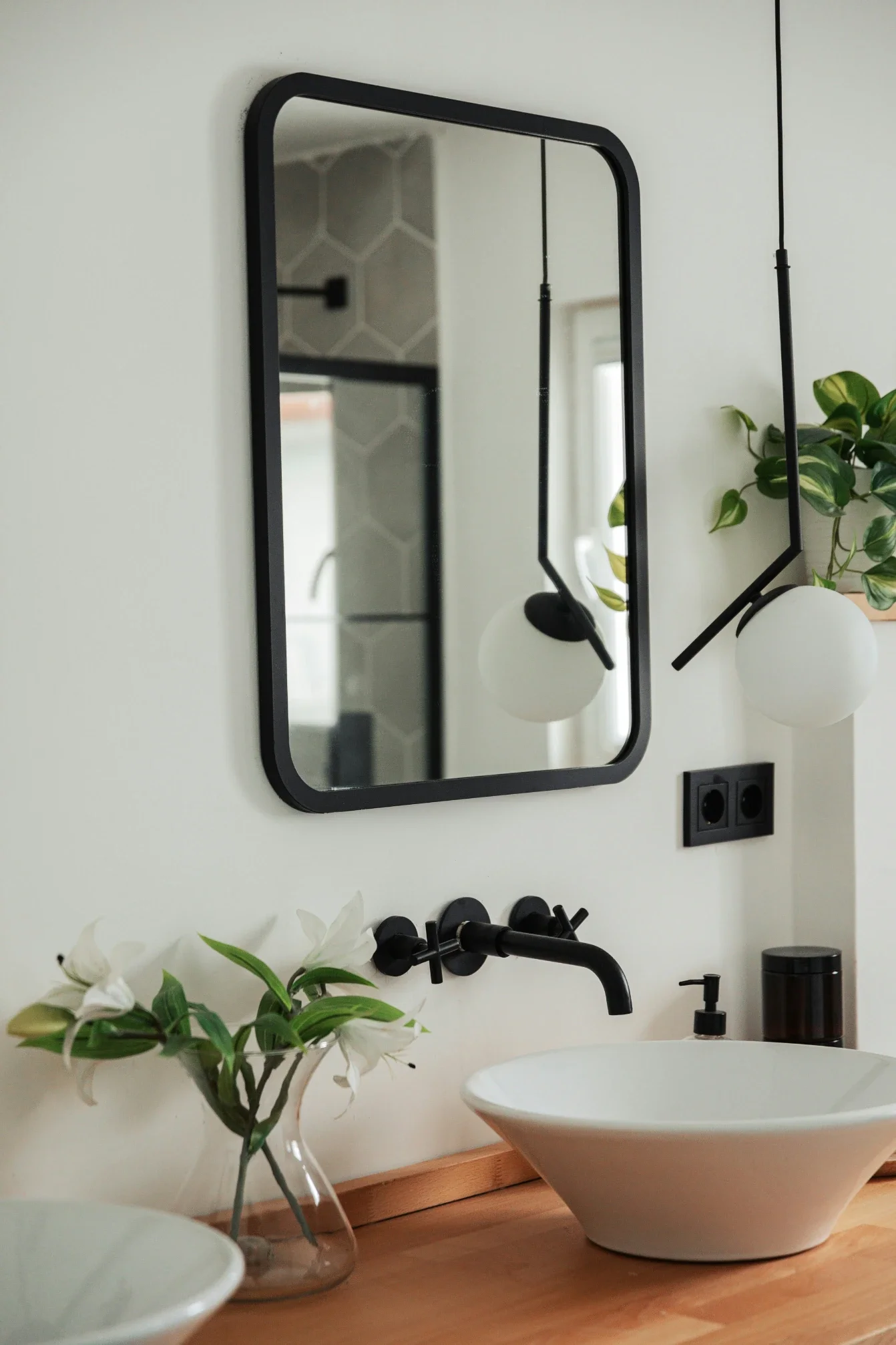 Transform Your Space: The Ultimate Guide to Choosing the Perfect Bathroom Mirror