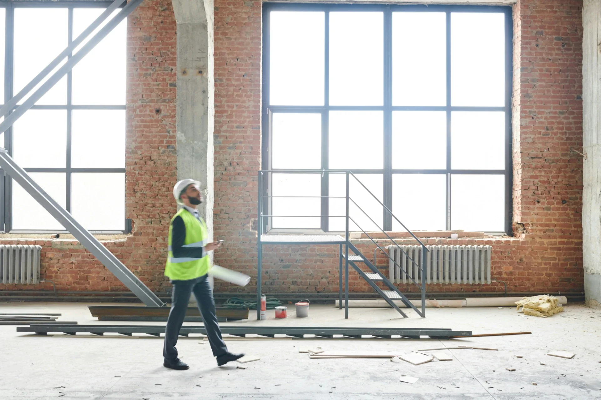 How to Use Exposed Steel Beams and Steel Frame Windows to Achieve an Industrial-Chic Interior