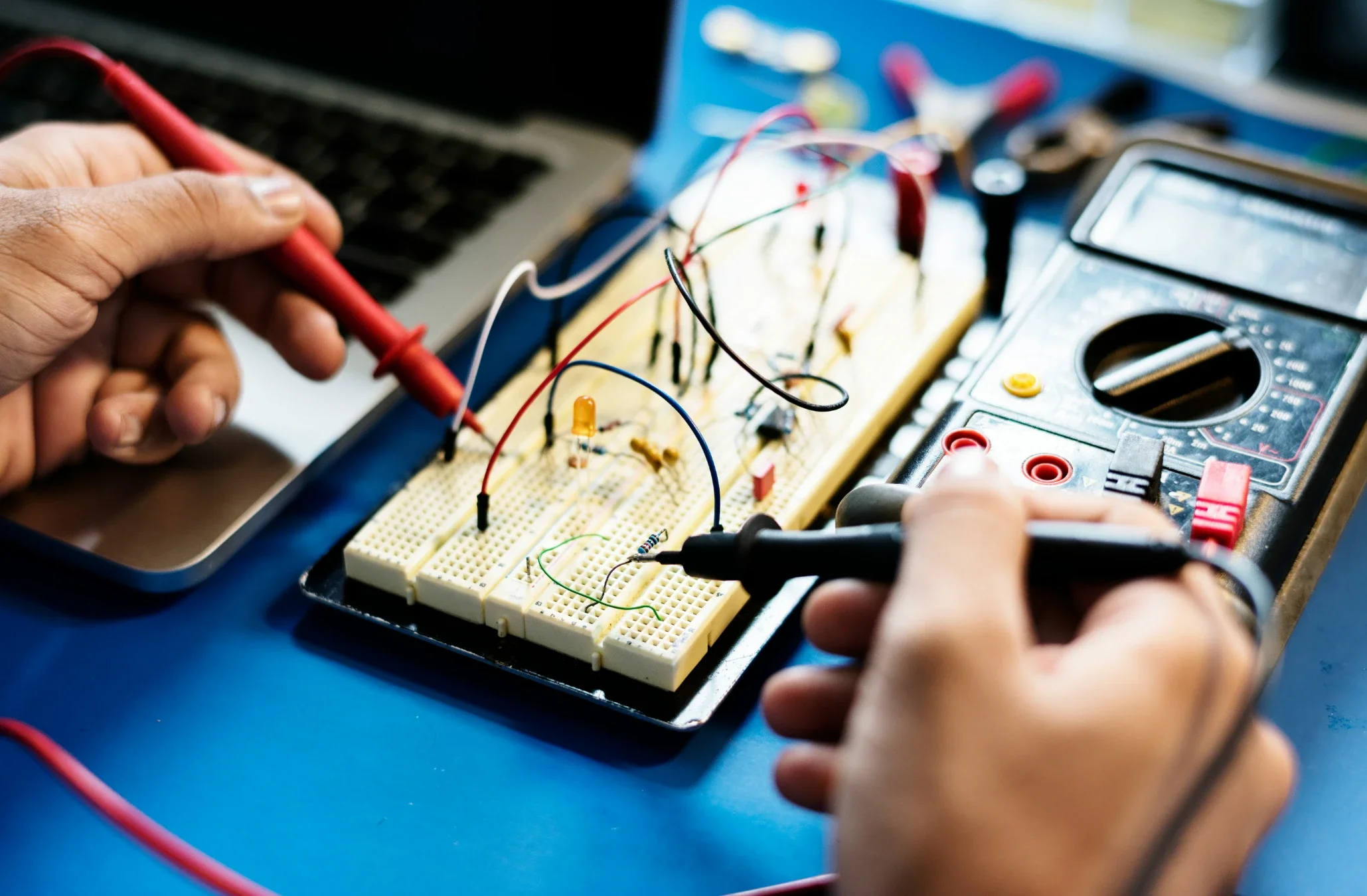 Series vs Parallel Resistors: How to Calculate Equivalent Resistance