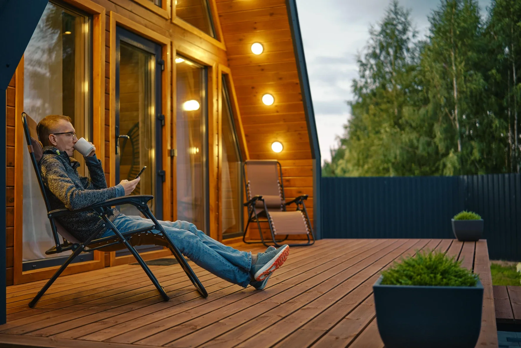 Make Your Backyard Inviting With a Proper Composite Decking&nbsp;