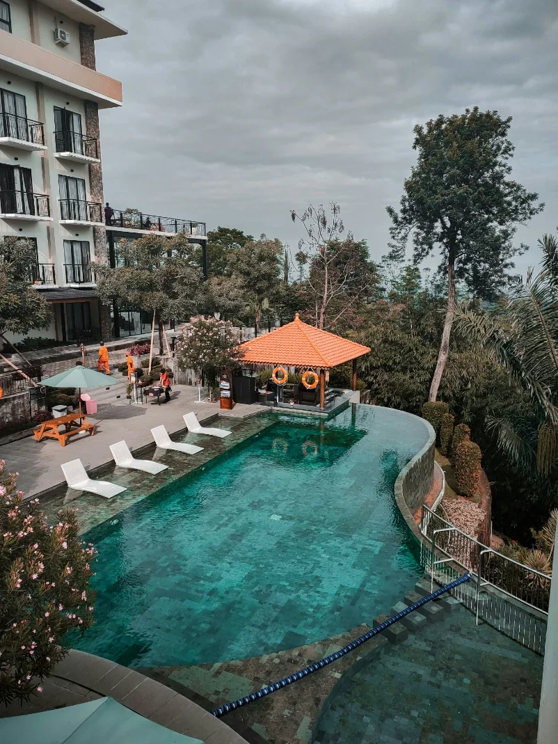 How Can Hotels Use Branded Pool Floats for Social Media Appeal?