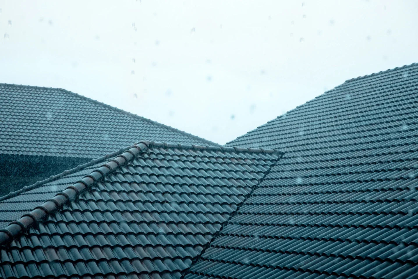 Winter Roofing Tips: Preparing Your Rooffor Snow and Ice